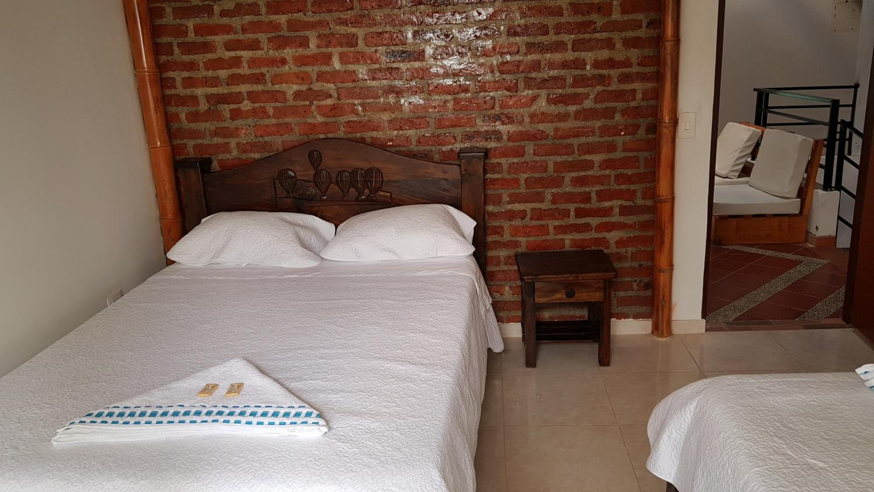 Twin Room with Private Bathroom photo 2