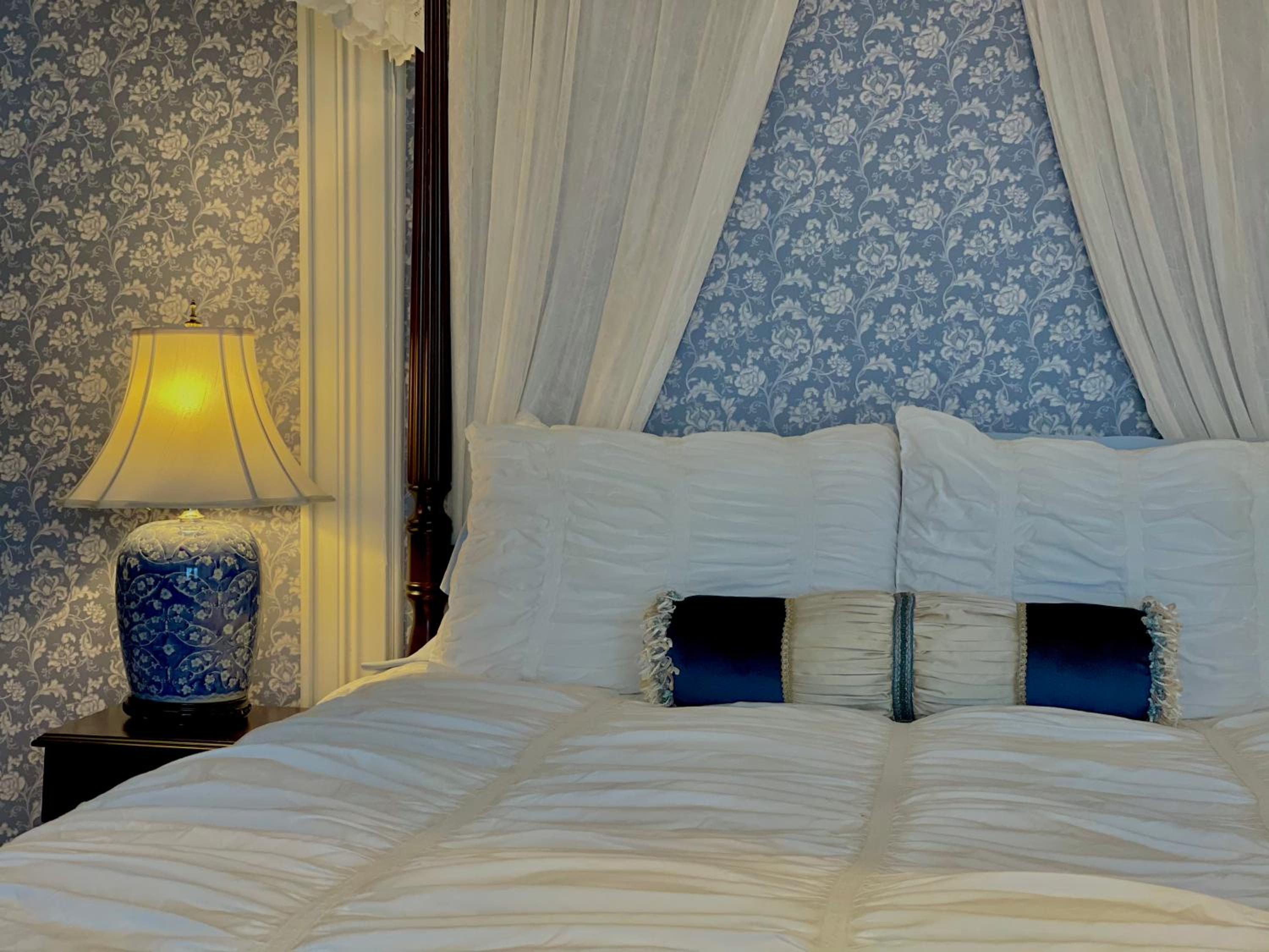 Deluxe Double Room with Shower - Photo 4