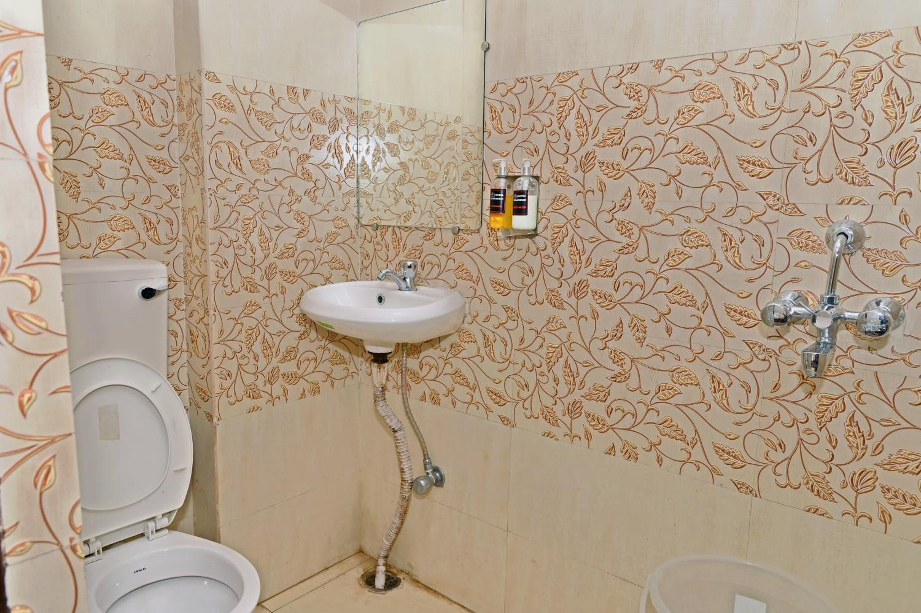 Deluxe Room - Photo 2
