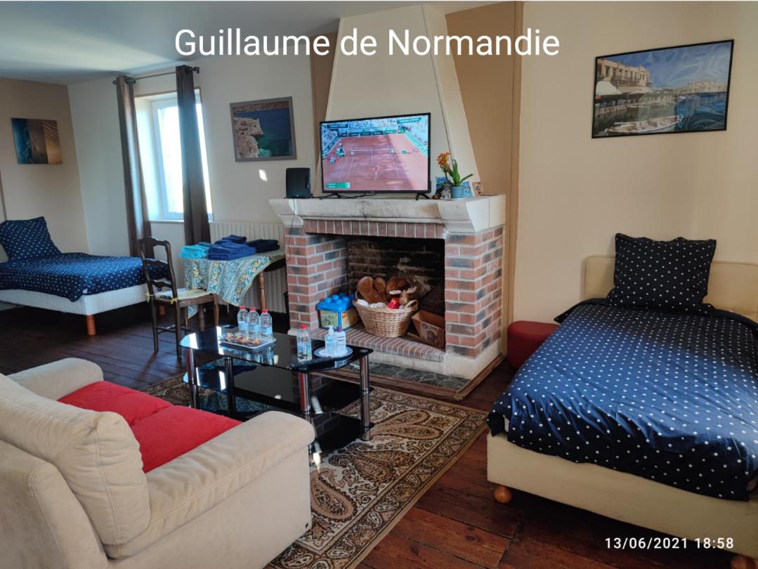 Quadruple Room with Private Bathroom - Photo 1