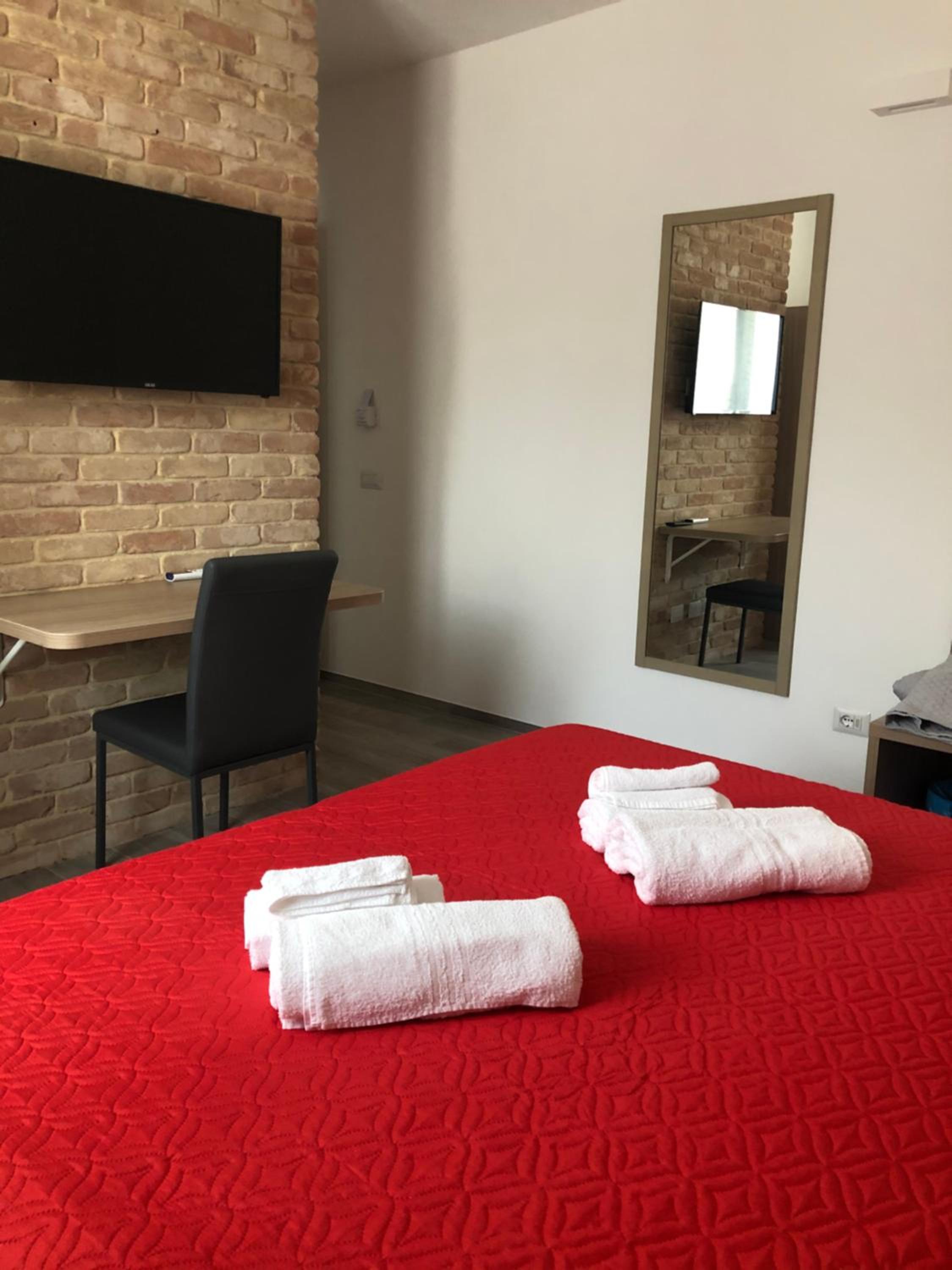Standard Double Room - Photo 6