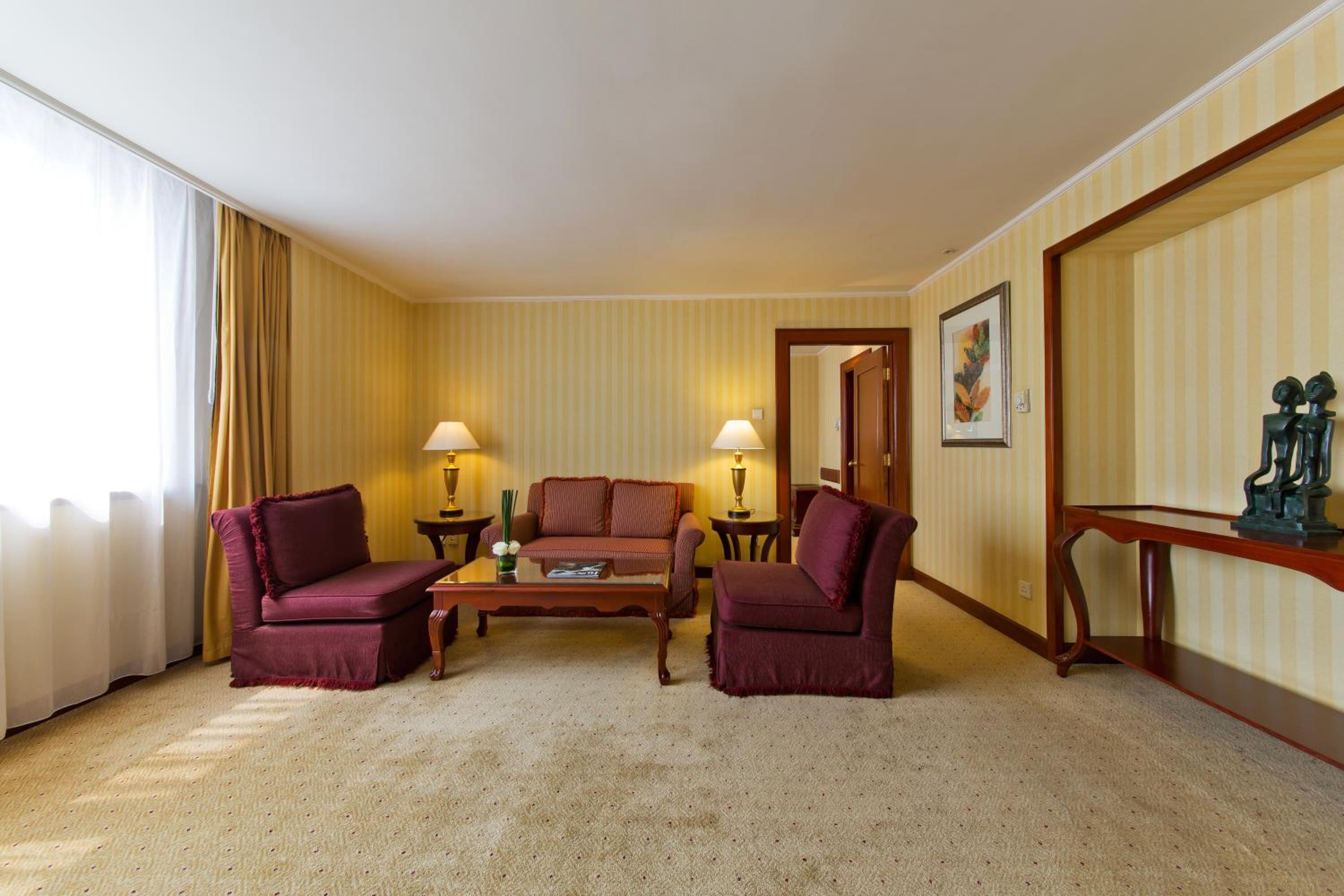 Deluxe Suite photo 3