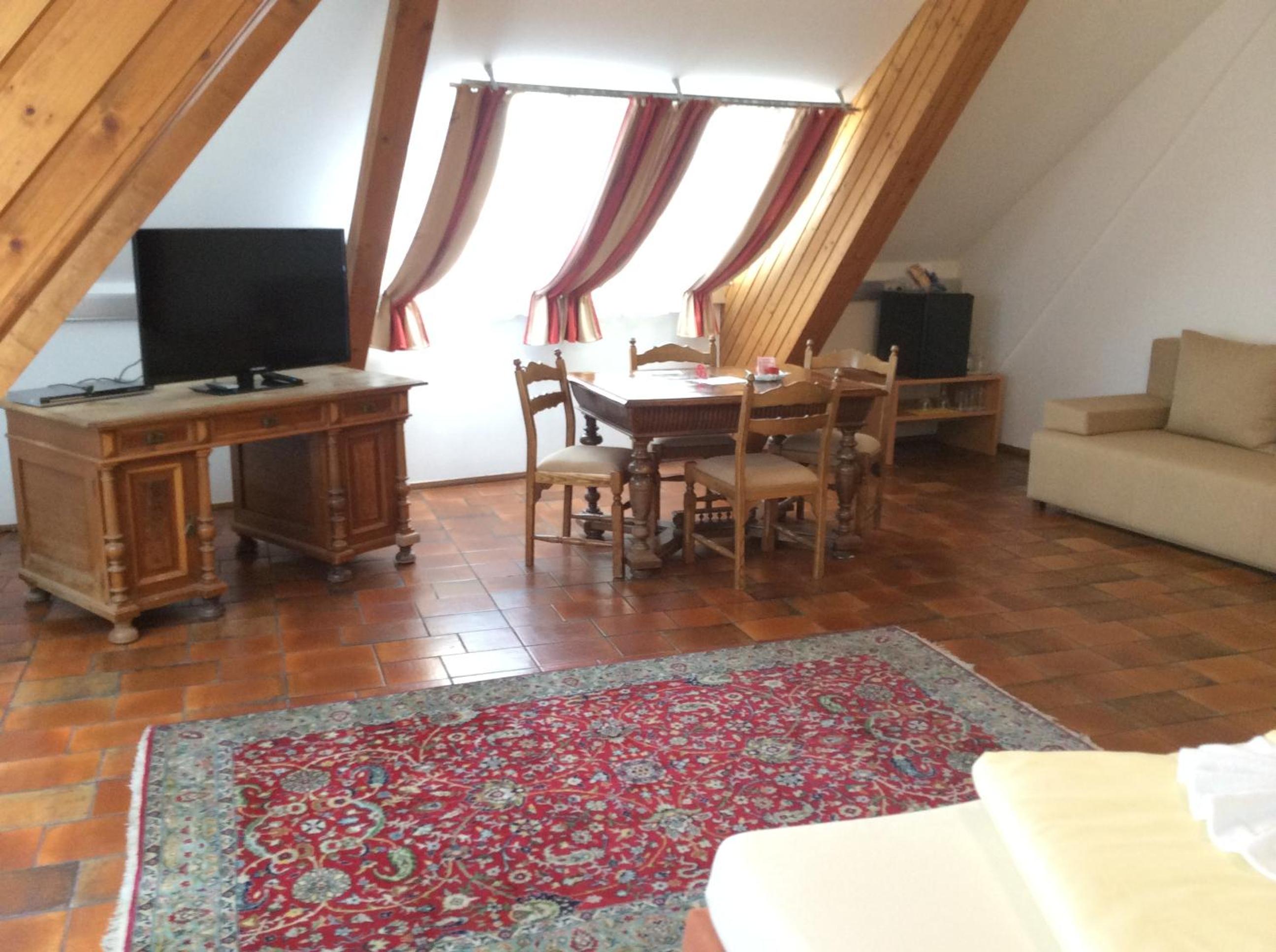 Family Room (2 Adults + 2 Children)
