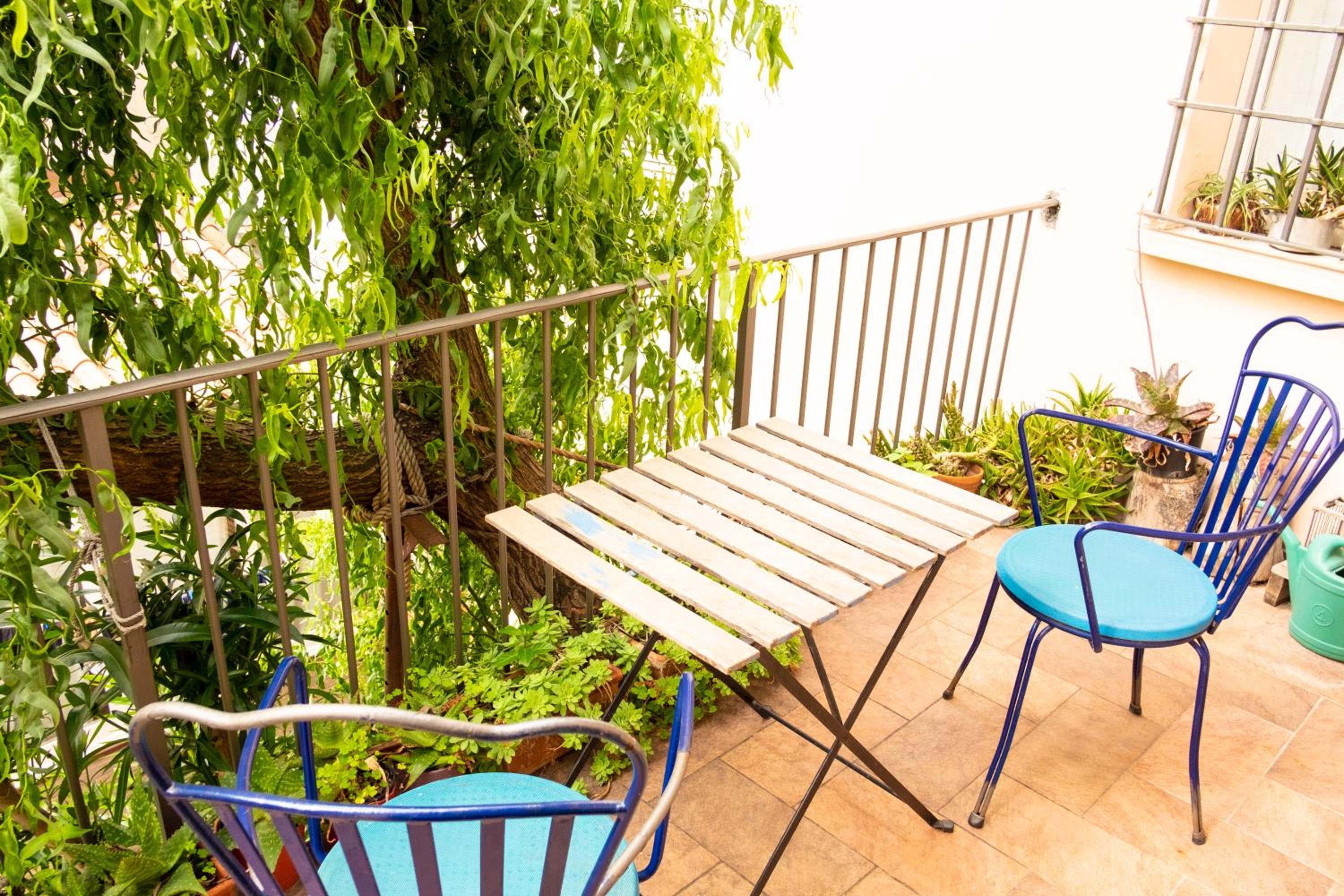 Double Room with Balcony - Photo 9