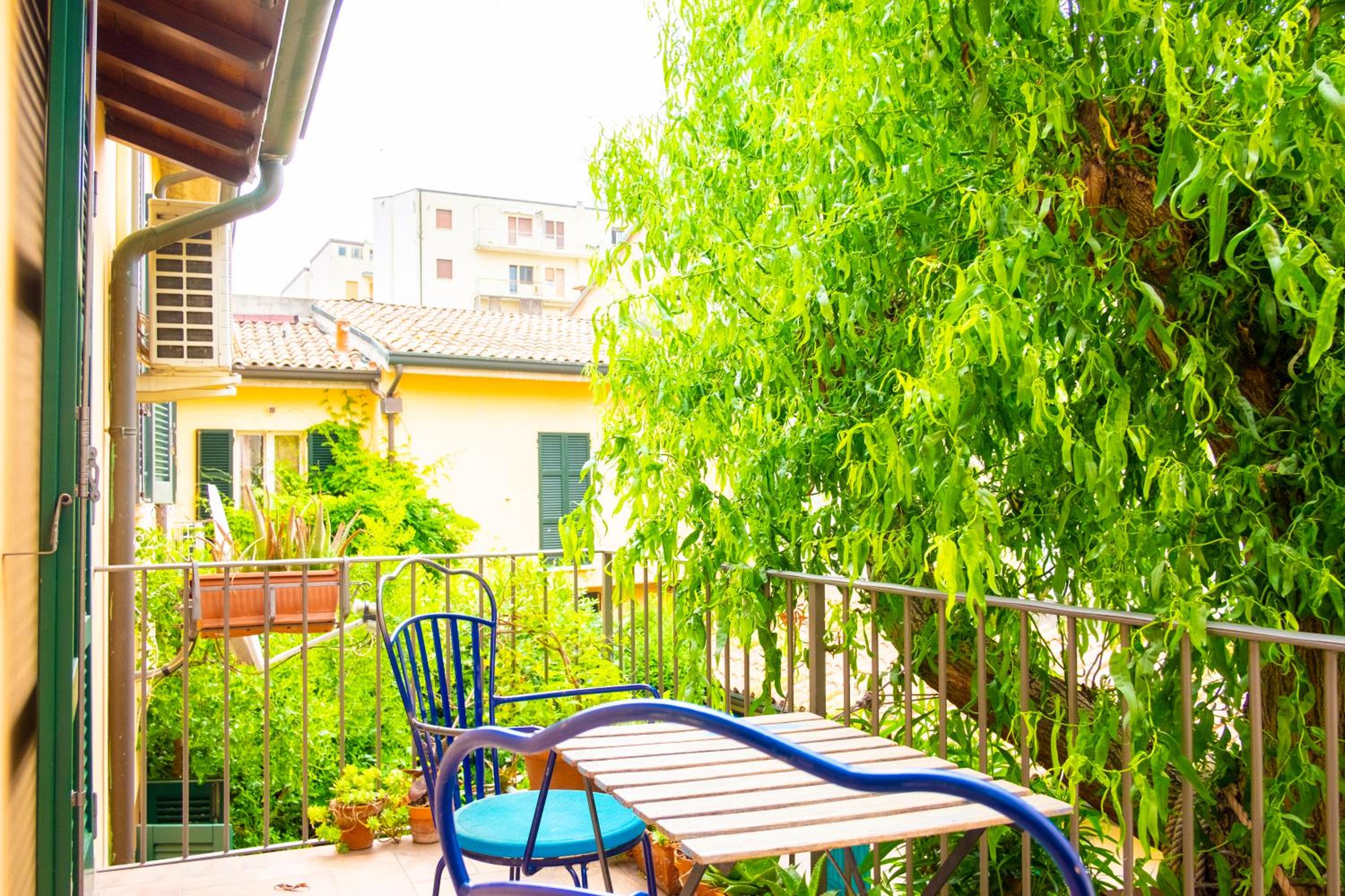 Double Room with Balcony - Photo 8
