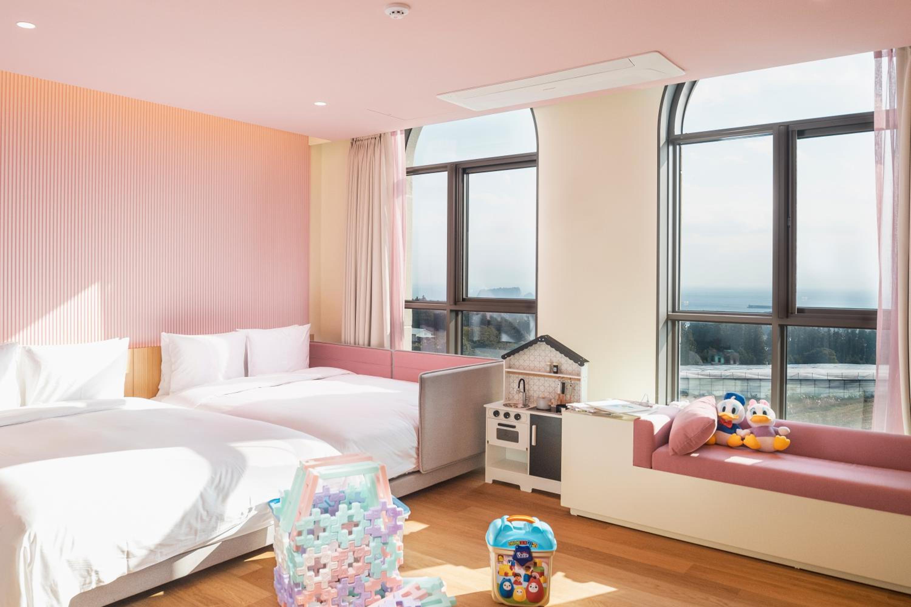 Kids Suite - 1King + 1Bunk Bed (2 Singles)