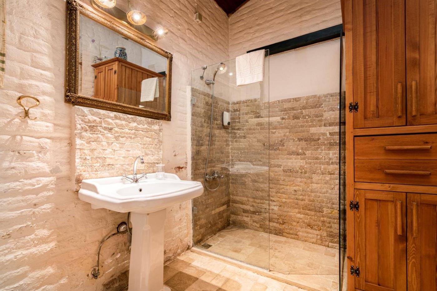 Deluxe Family Suite photo 3