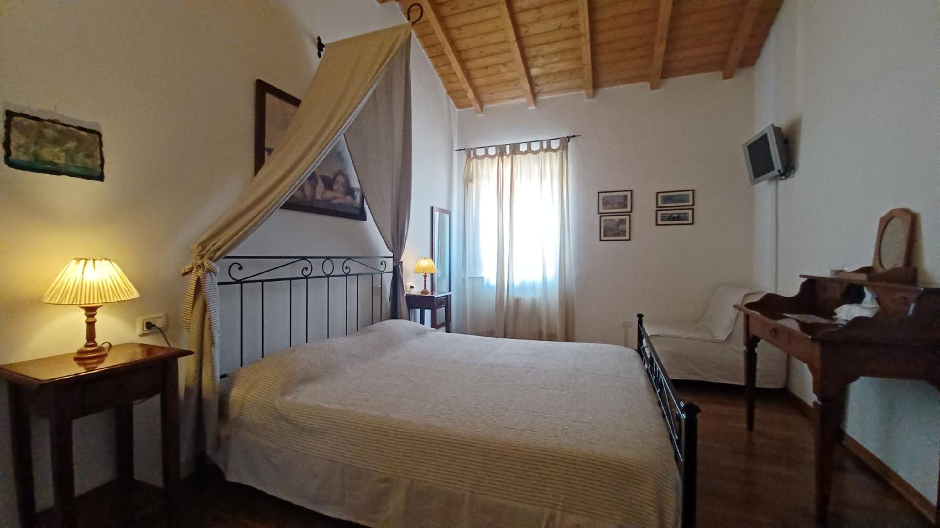 Double Room with Private Bathroom photo 3