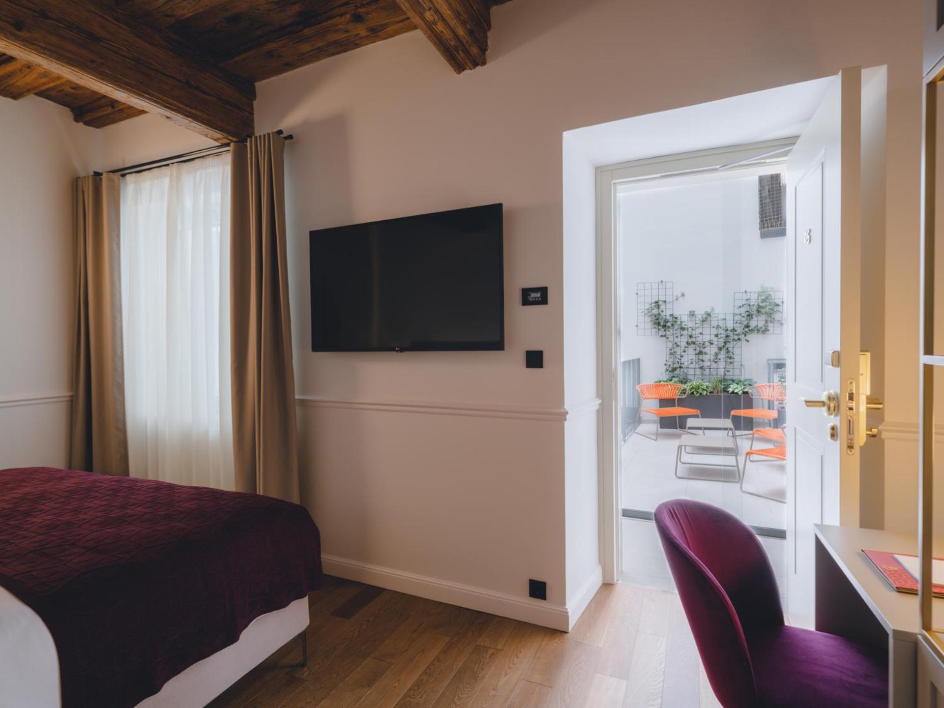 Double Room with Atrium View