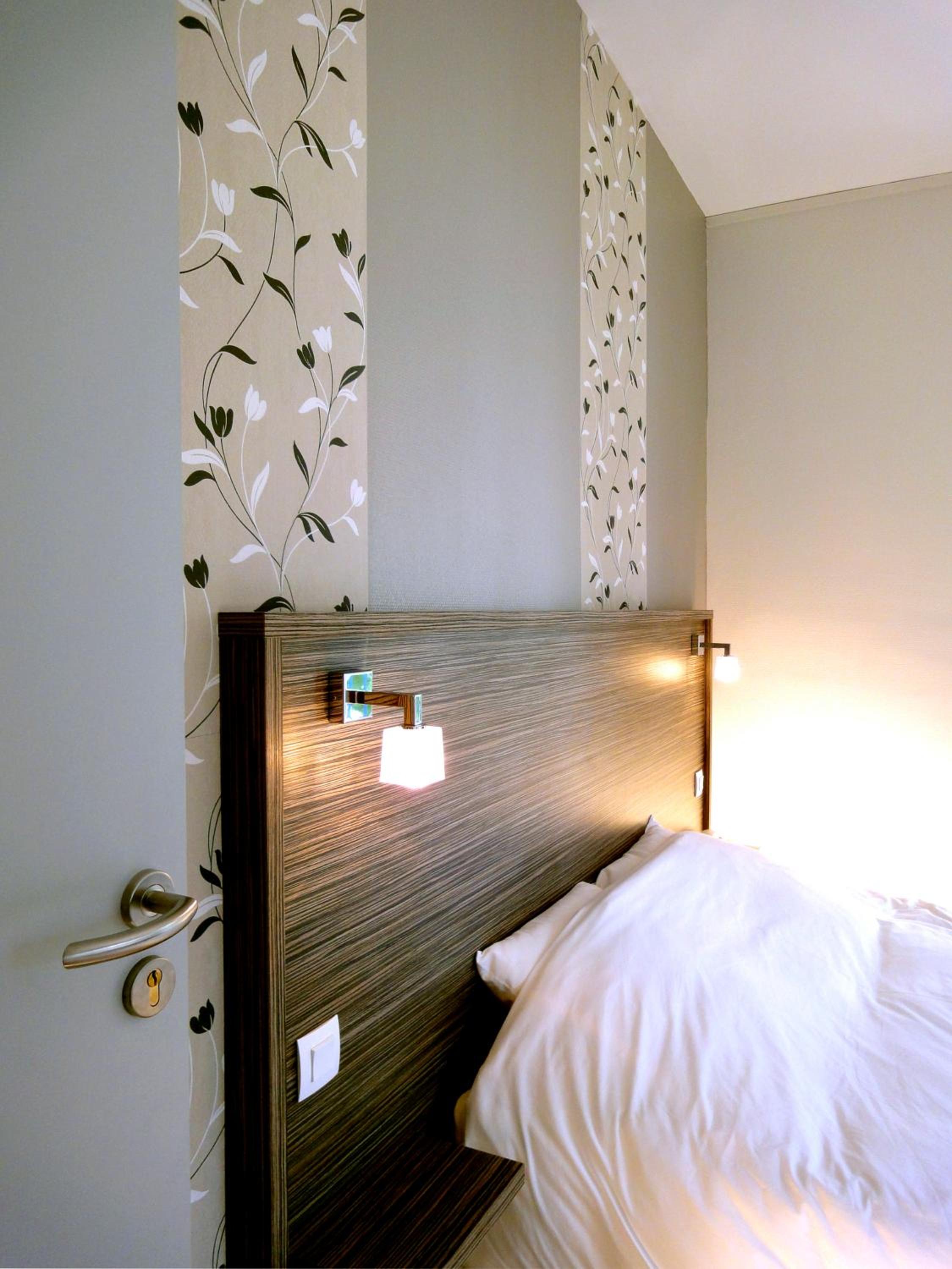 Comfort Double Room with Private Bathroom and Toilet - Photo 2