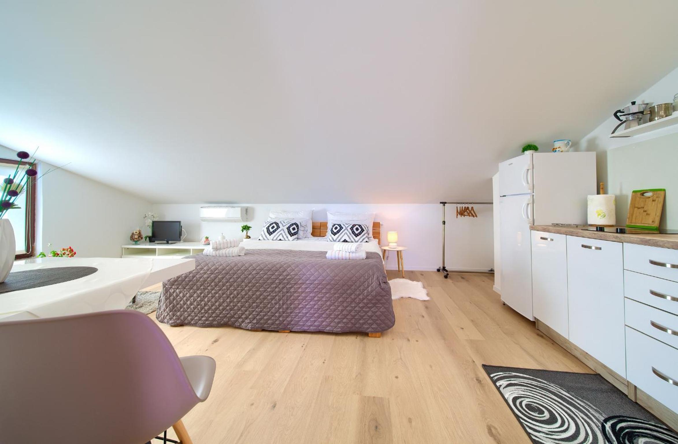 Studio Apartment with Terrace and Sea View photo 3