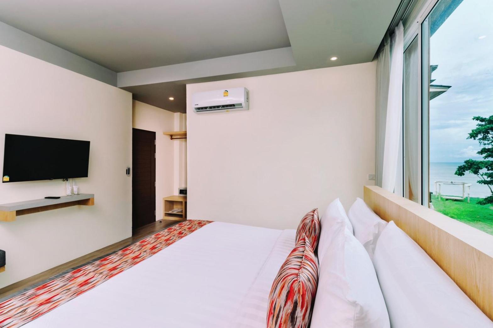 Family Room with Sea View - Photo 7