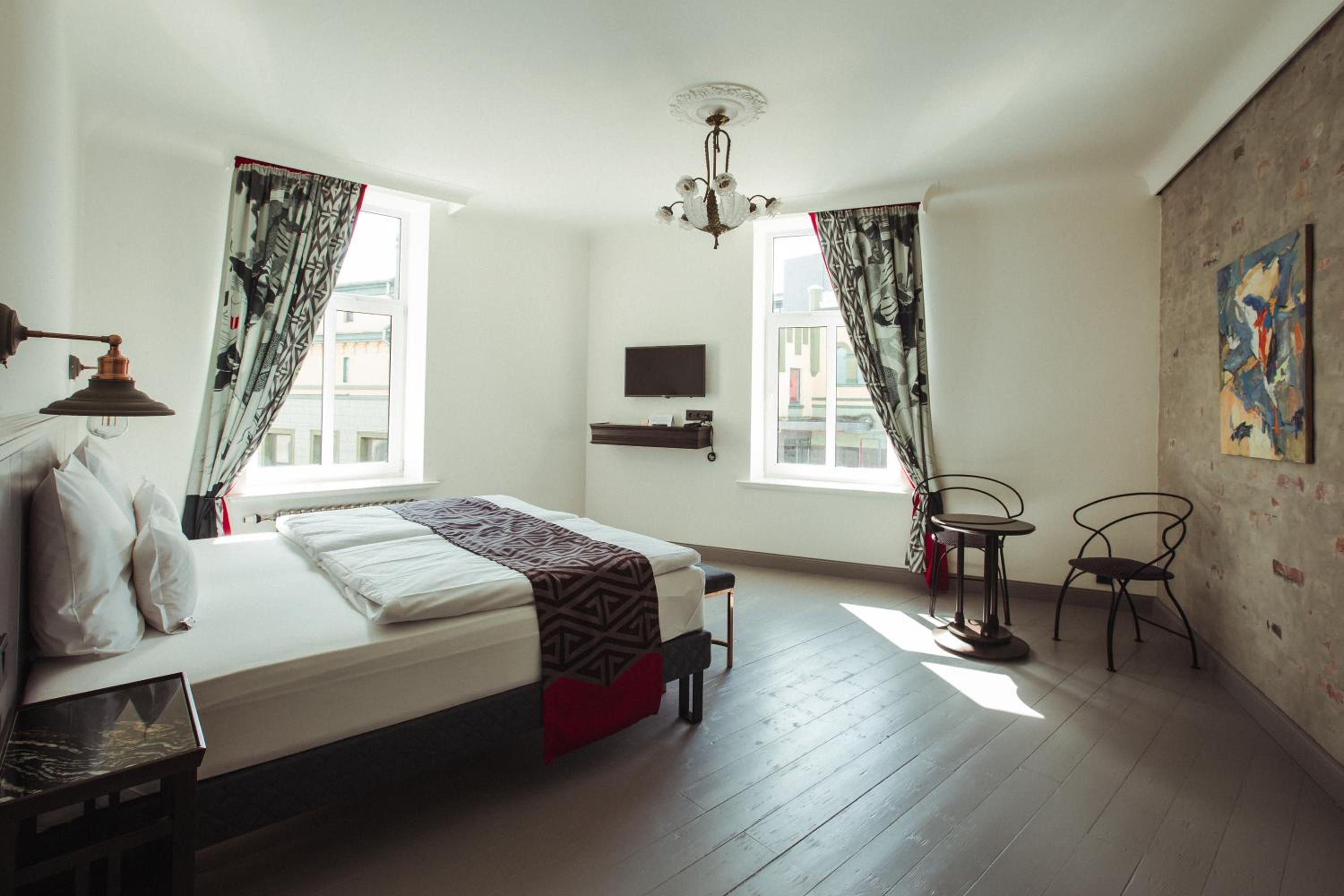 Suite - Photo 5