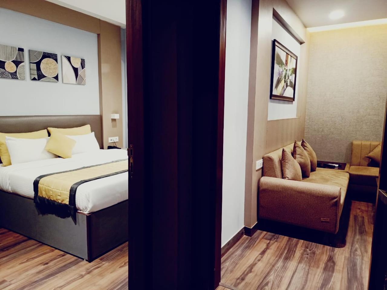 King Suite with Balcony - Photo 1