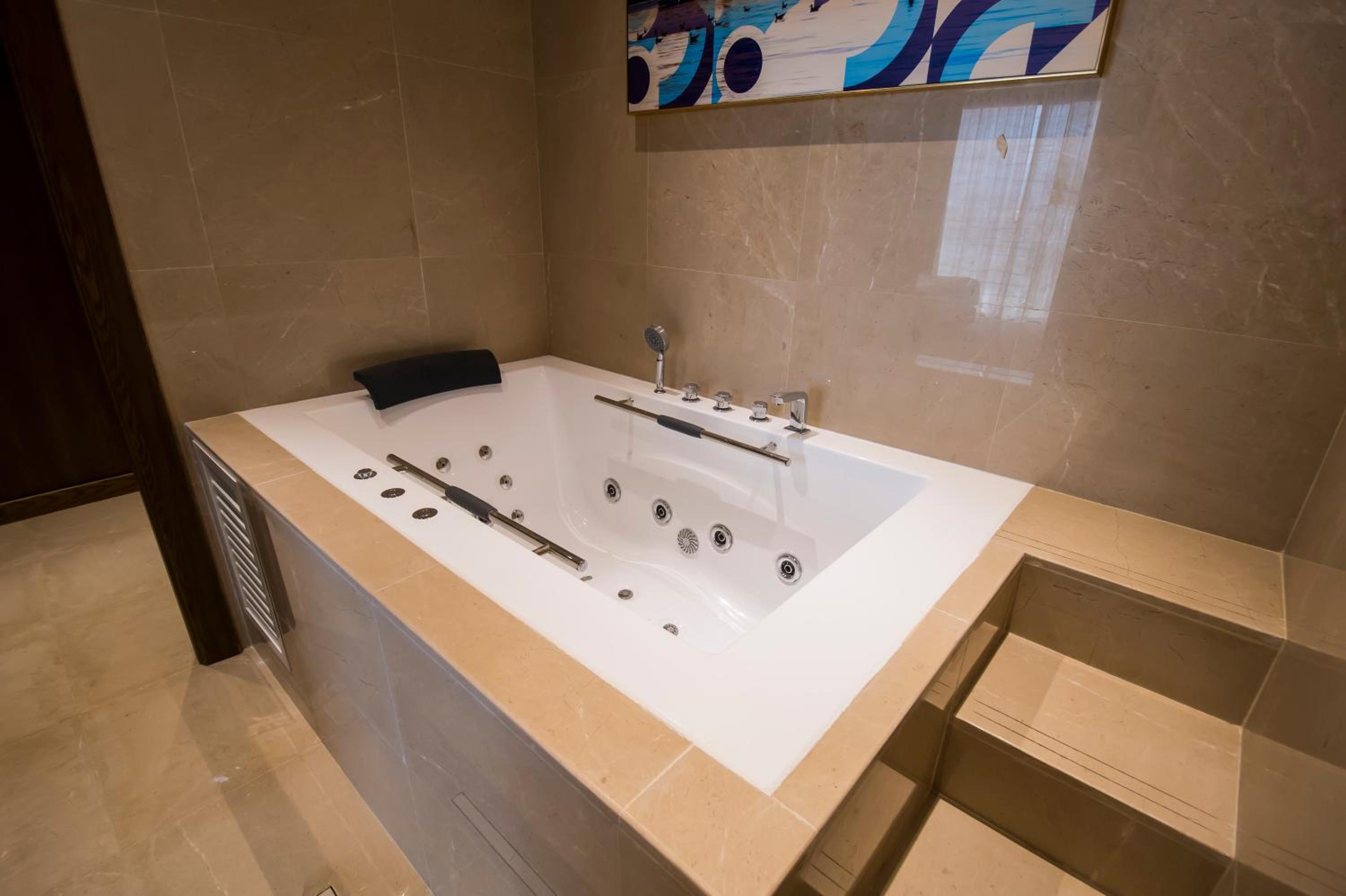 Royal Suite - Photo 5