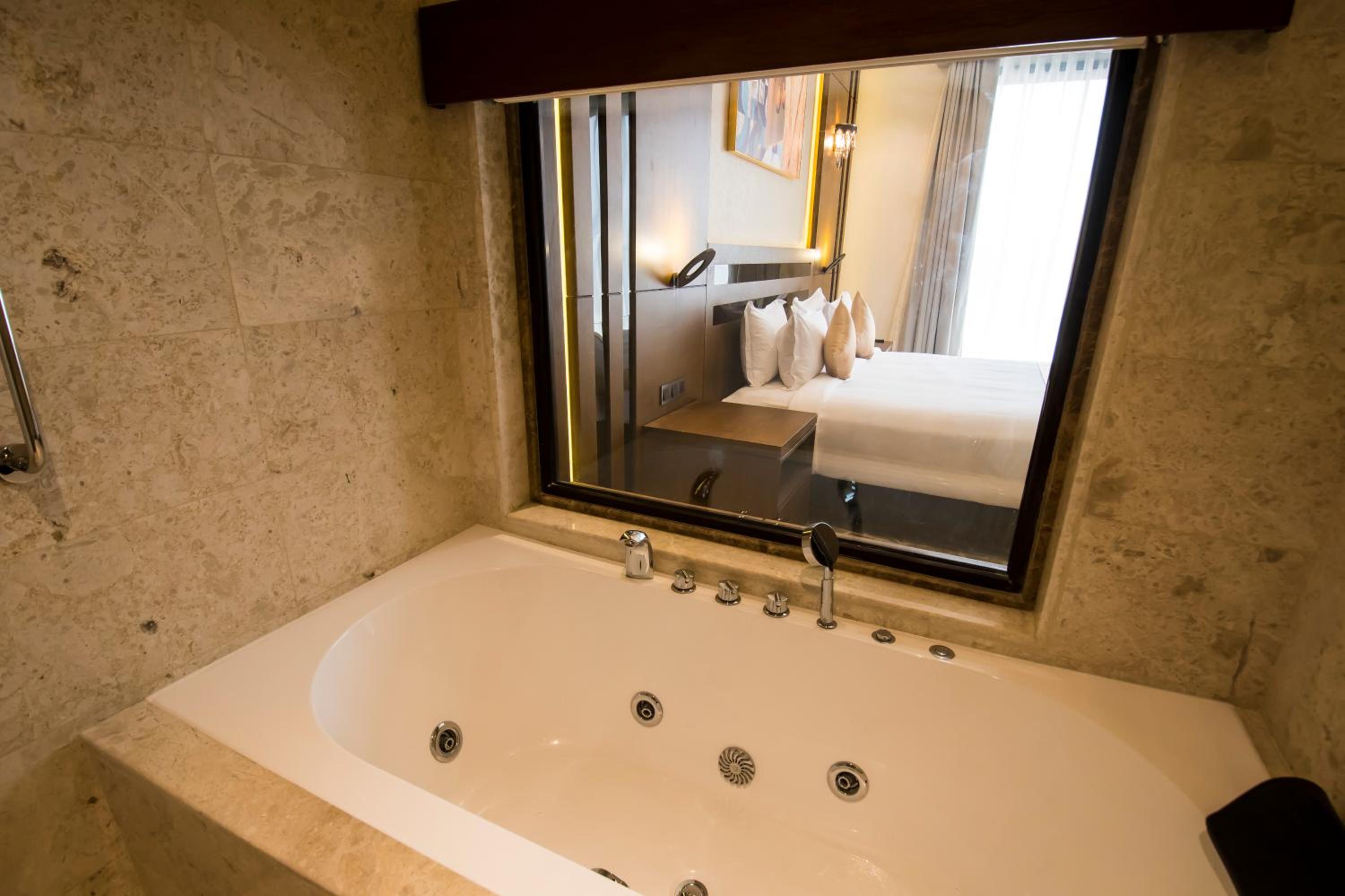 Royal Suite - Photo 3