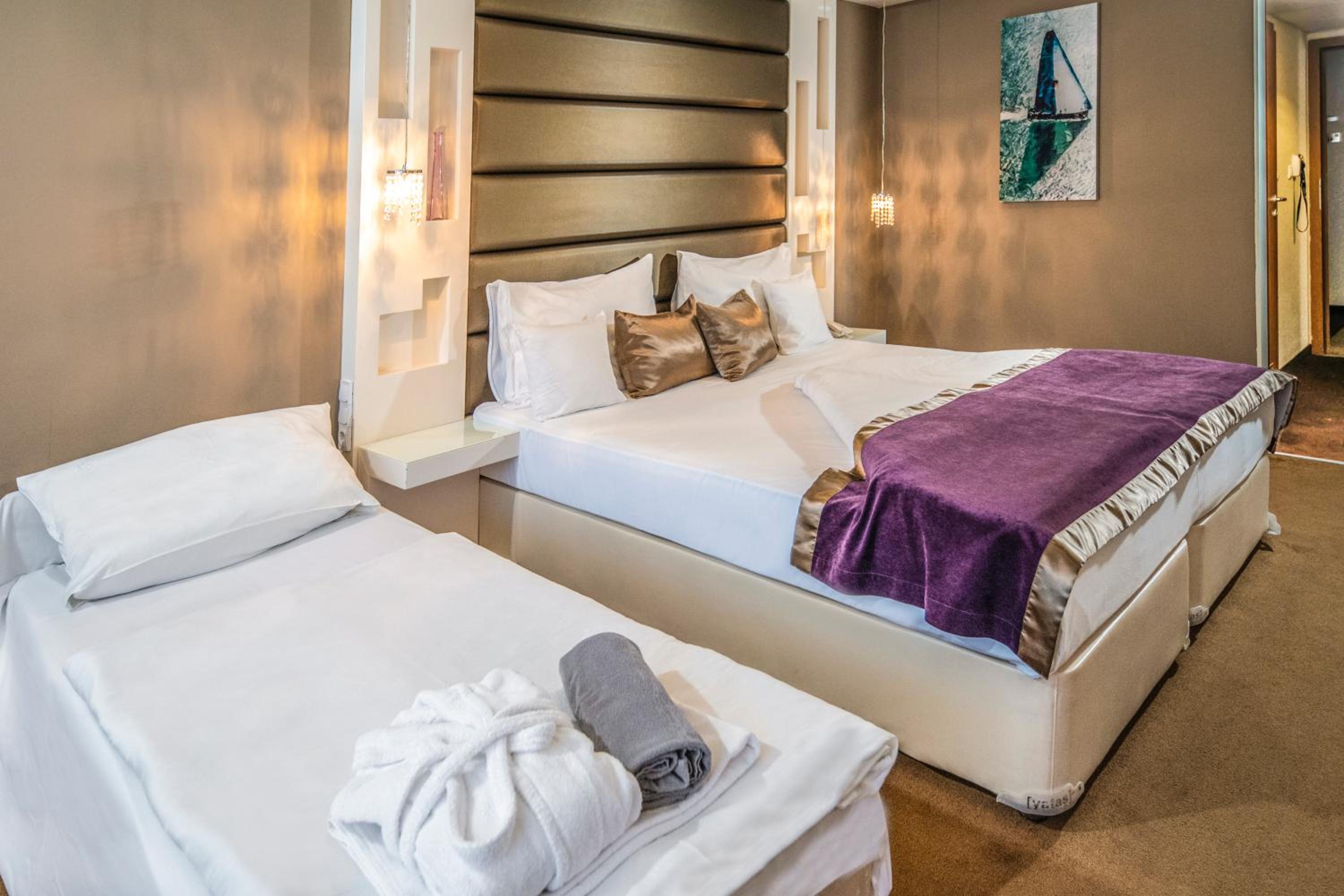 Double Room with Extra Bed (2 Adults + 1 Child) photo 2