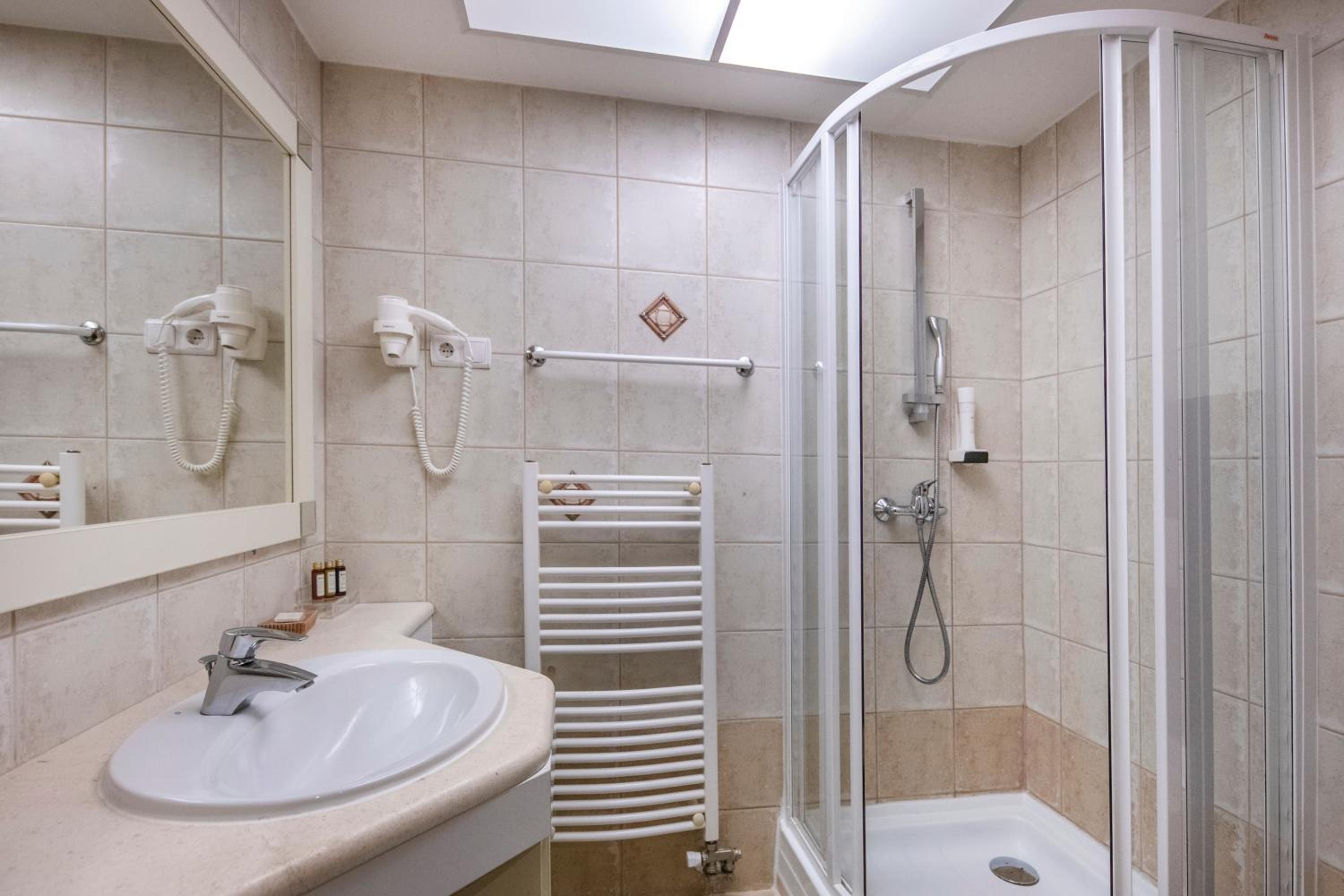 Double Room - Photo 5