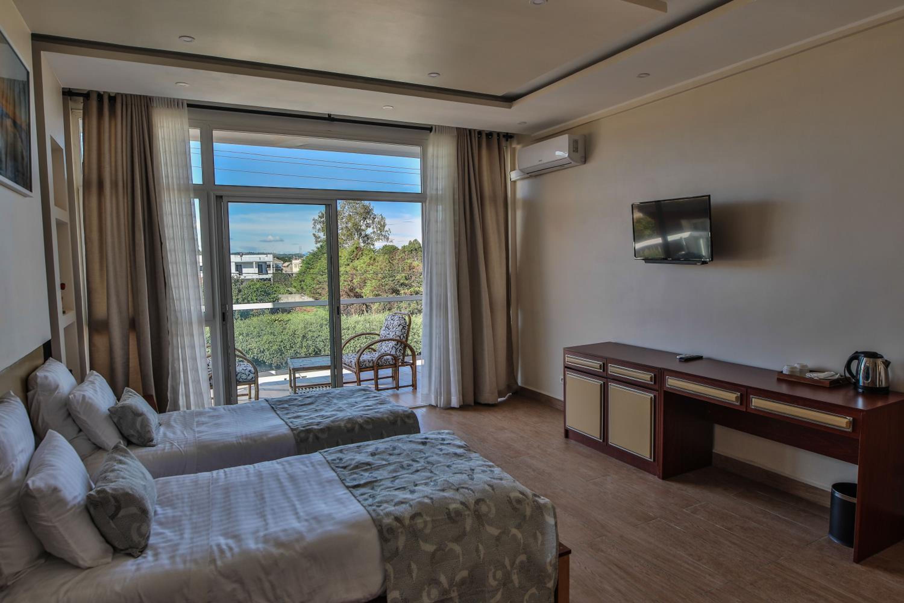 Superior Twin Room photo 2