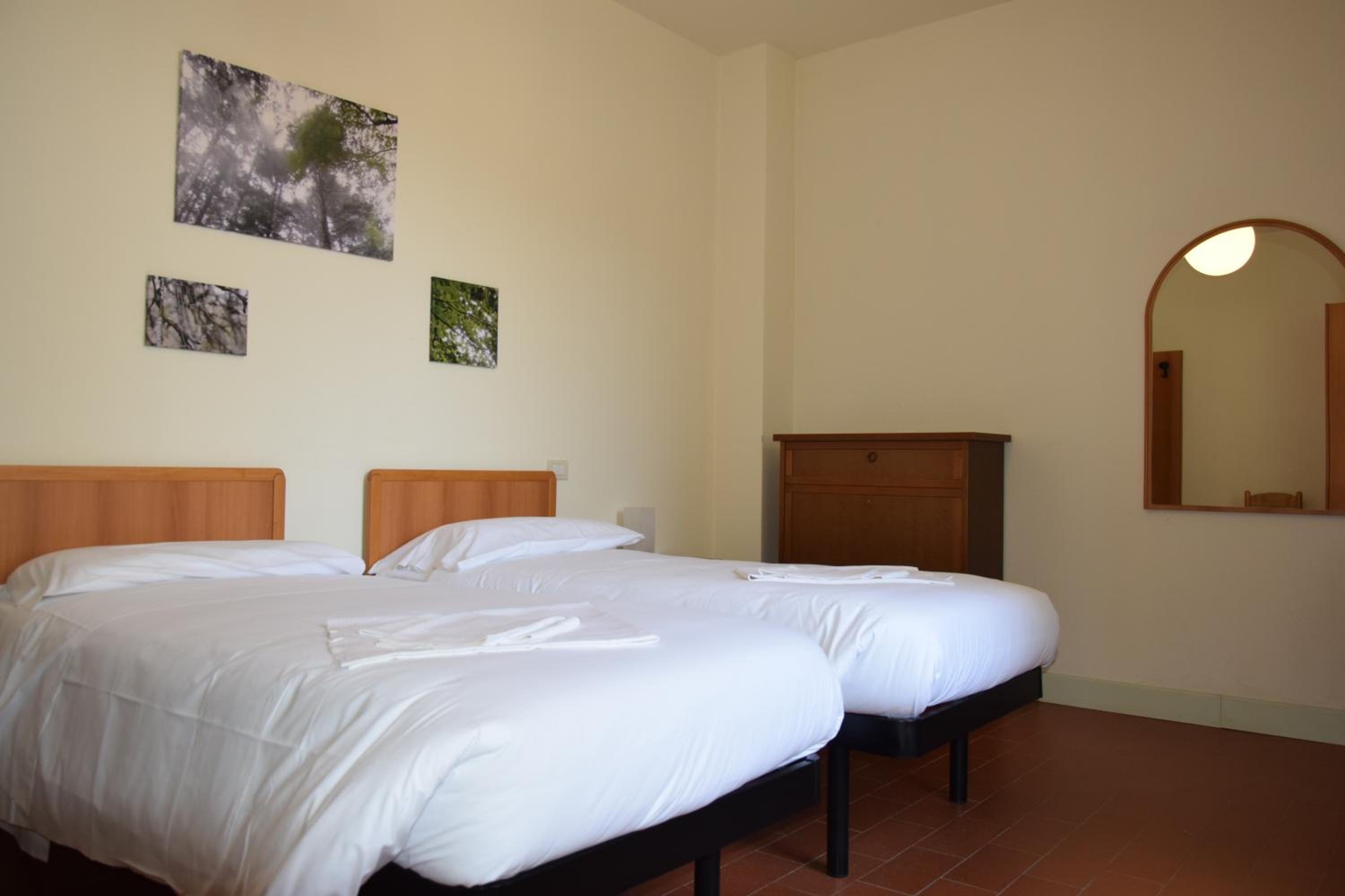 Twin Room - Photo 1