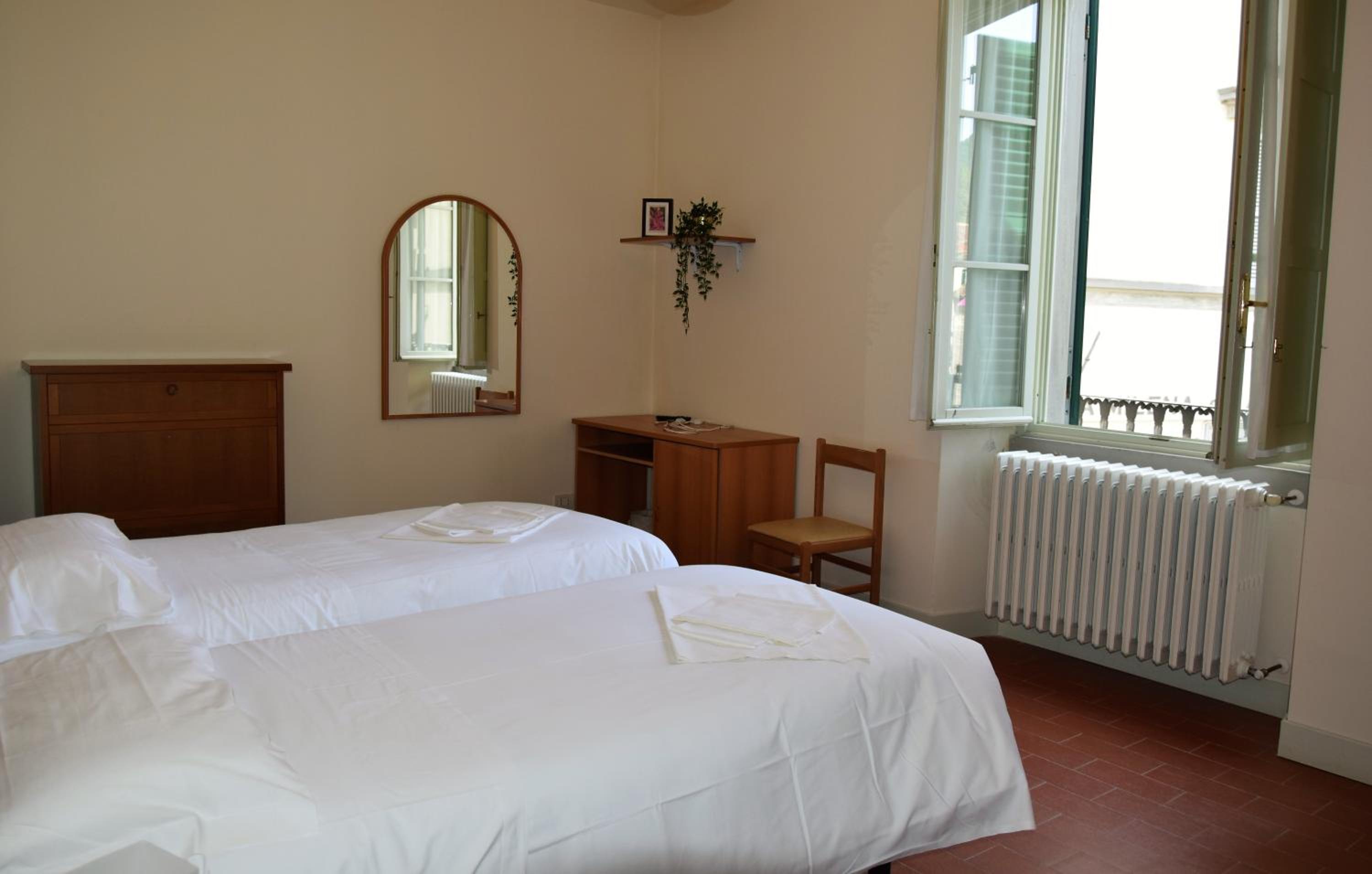 Twin Room - Photo 2