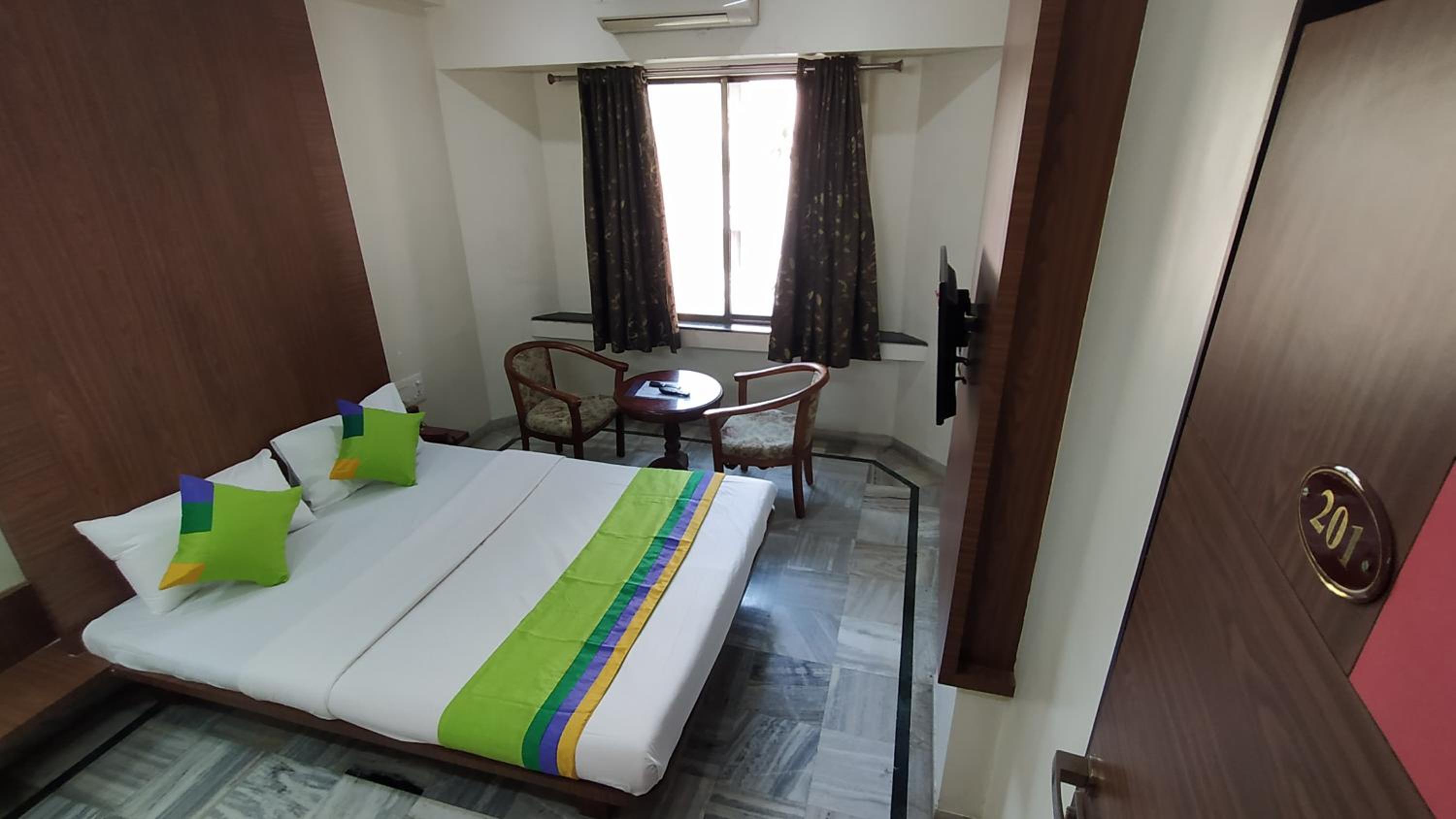 Budget Double Room photo 3