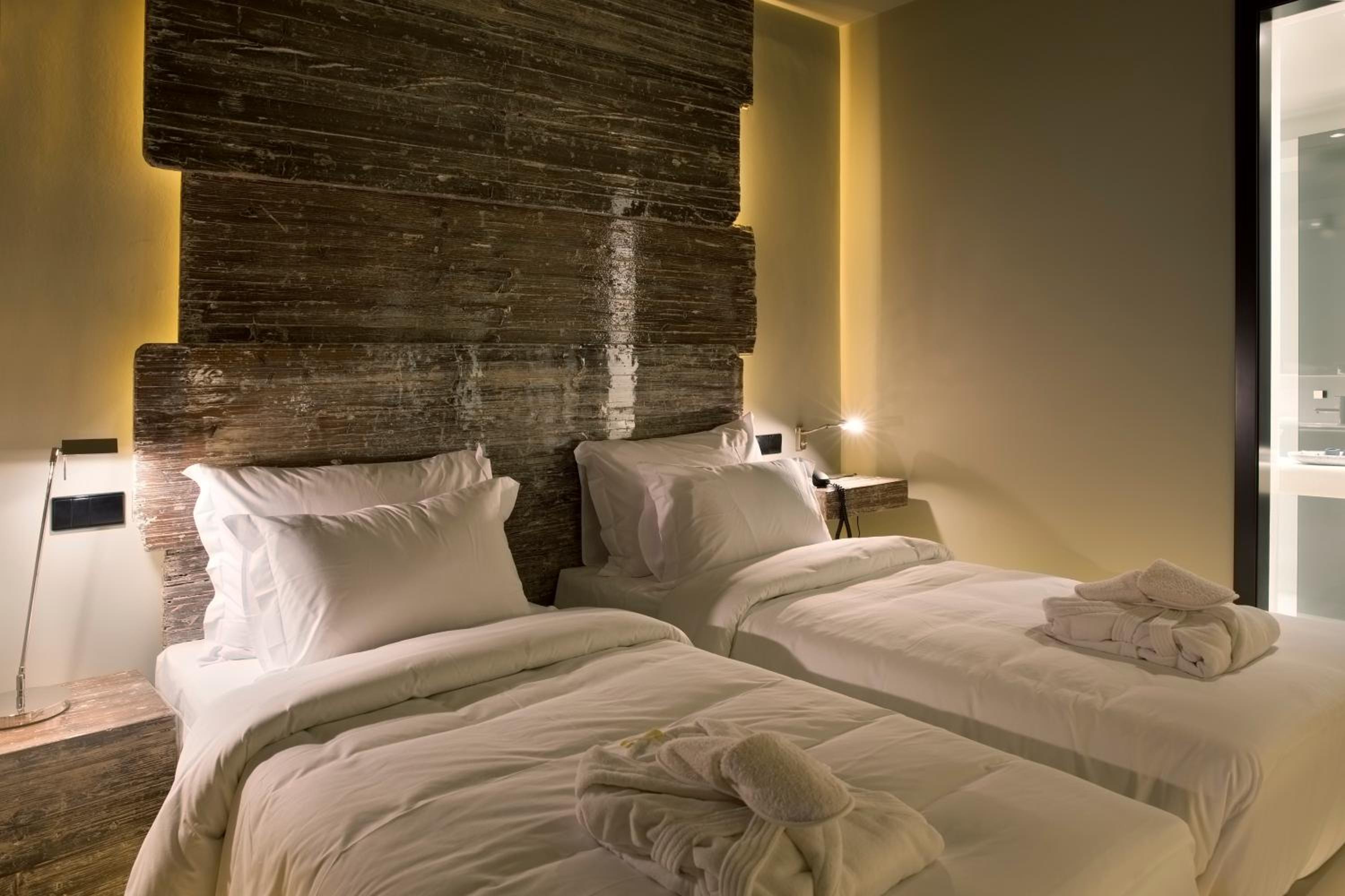 Classic Twin Room - Photo 7