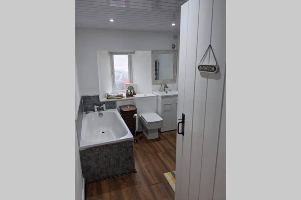 Three-Bedroom House photo 2