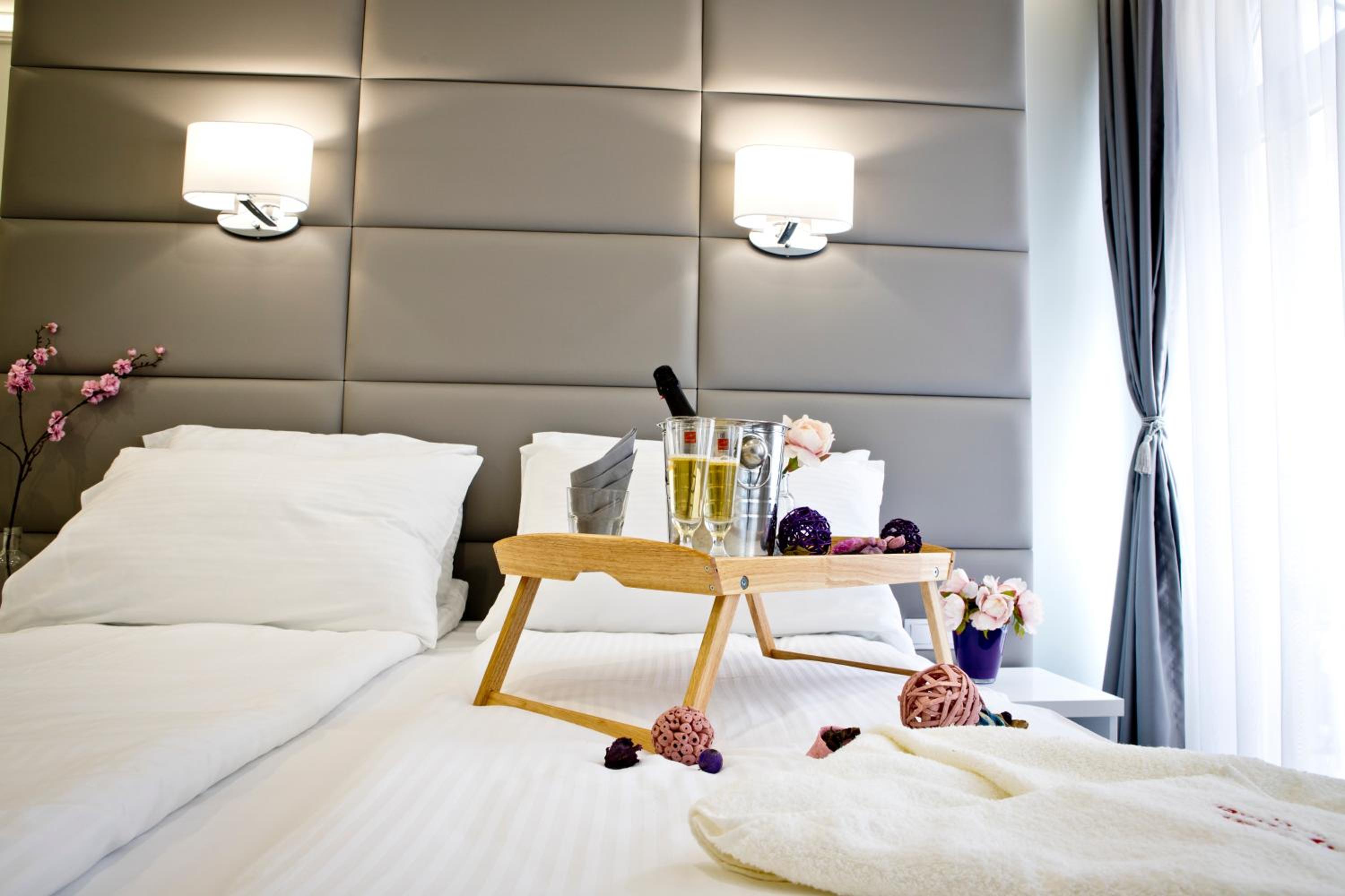 Double or Twin Room - Photo 4