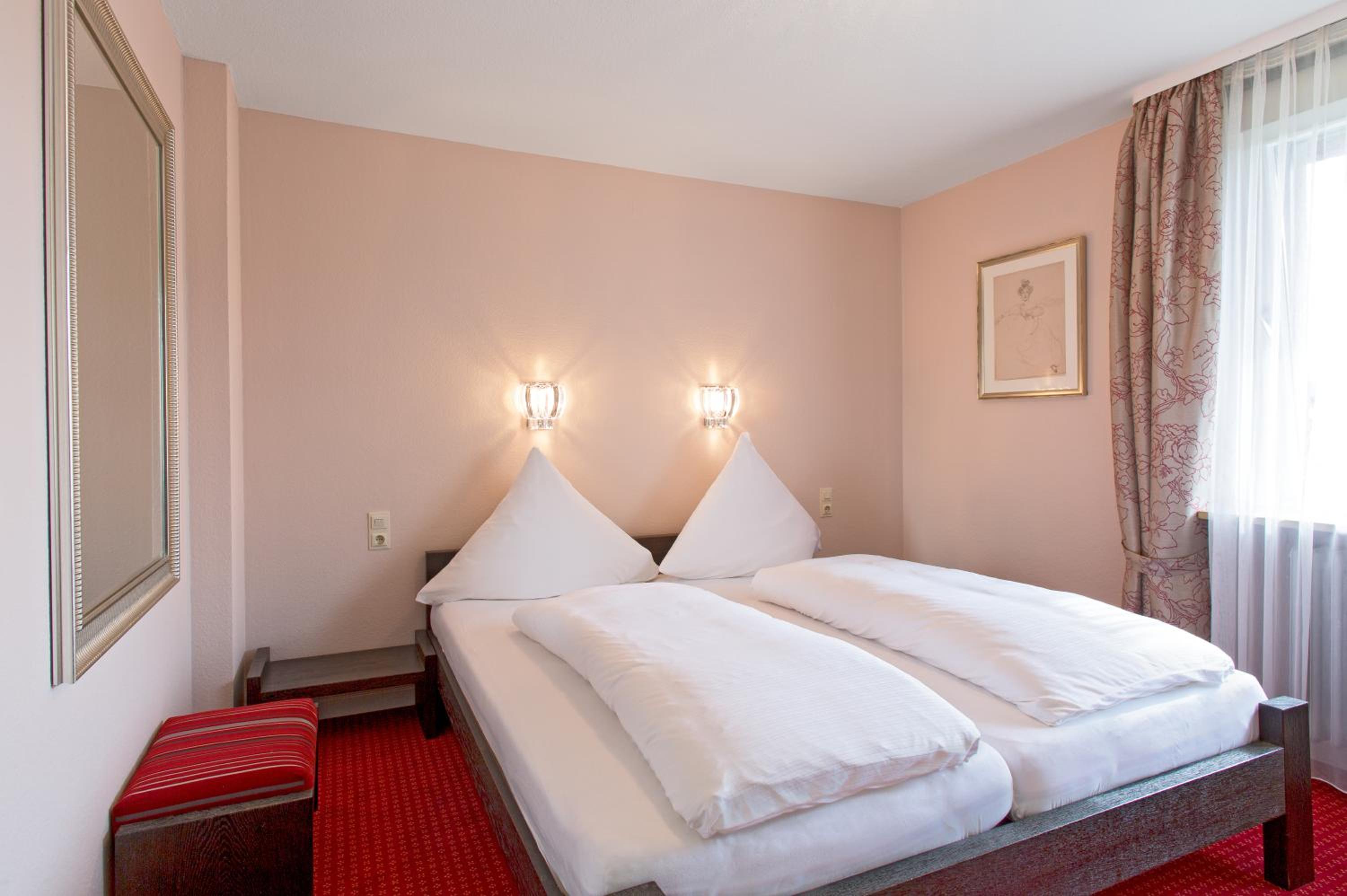 Deluxe One-Bedroom Apartment with Balcony  photo 1