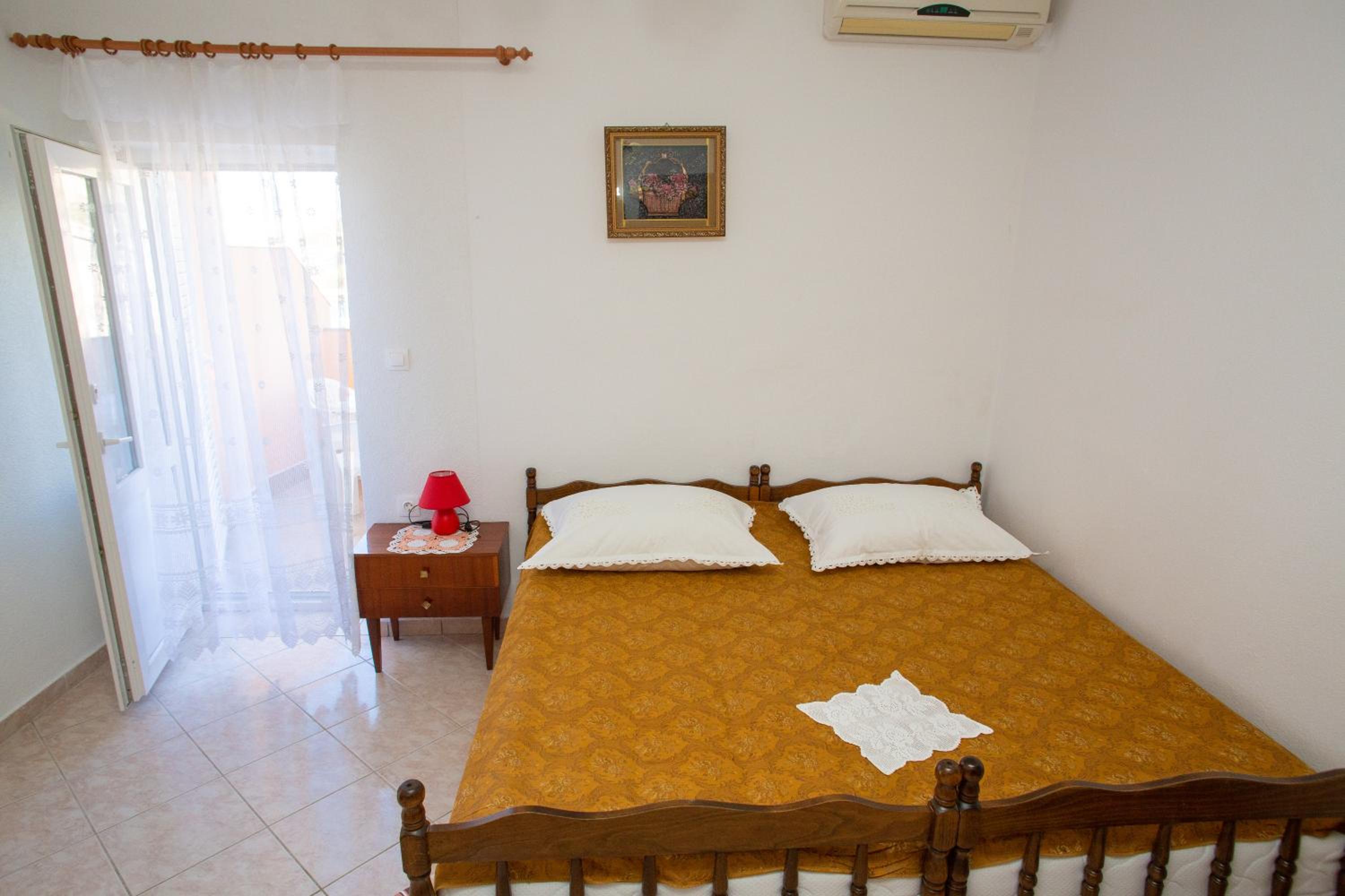 Apartment with Balcony photo 3