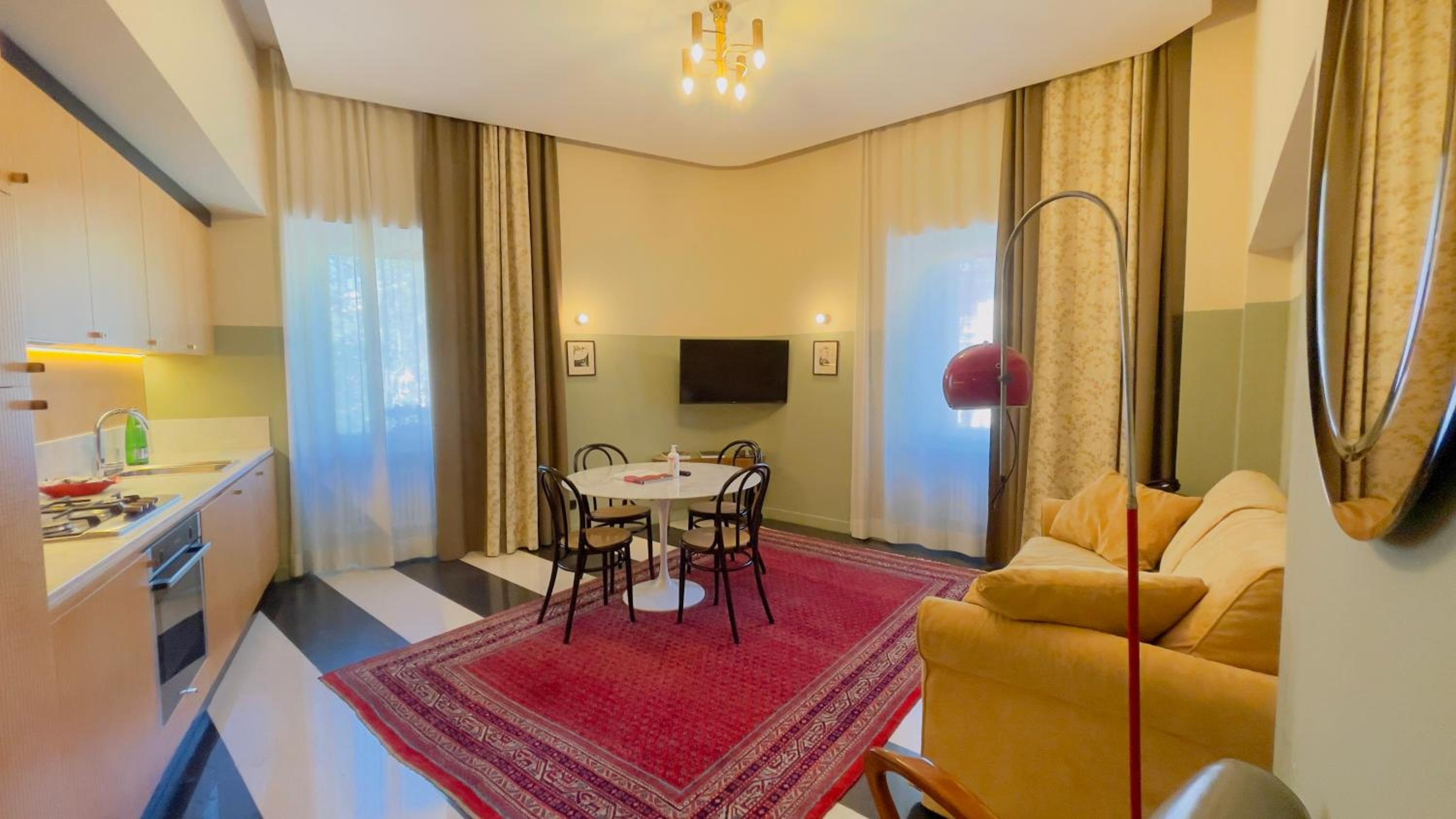One-Bedroom Apartment photo 1