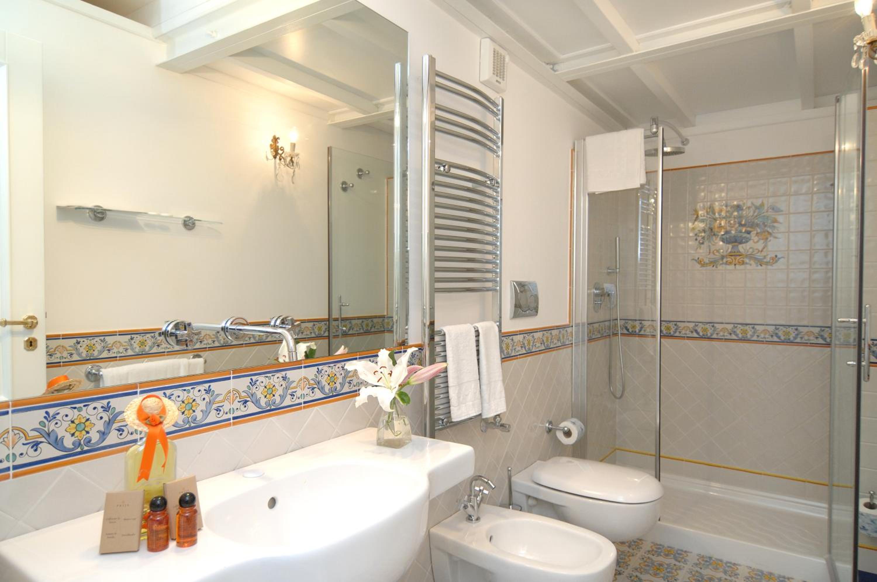 King Room with Balcony photo 2