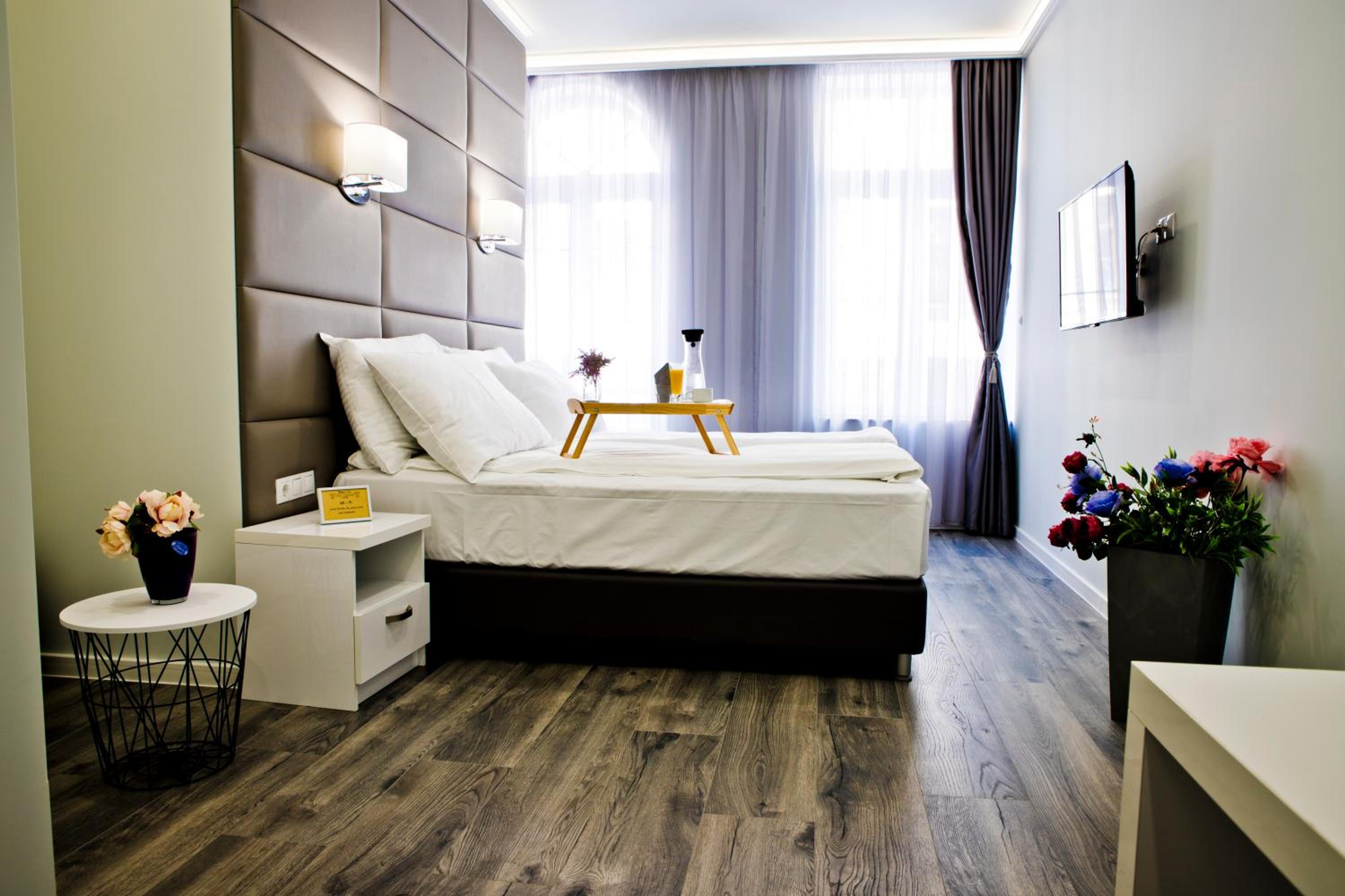Deluxe Double or Twin Room with Balcony - Photo 1