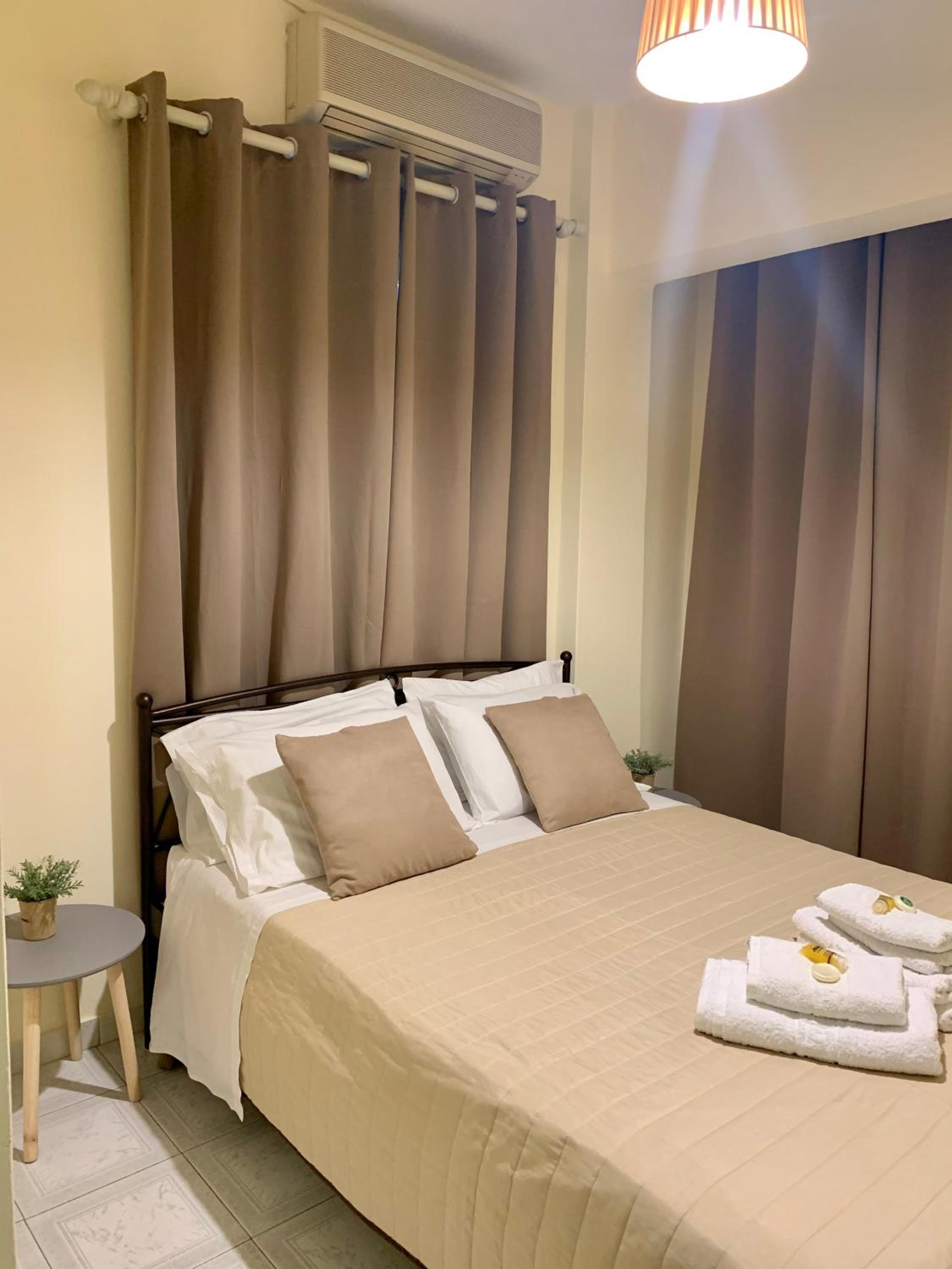 Double Room with Balcony - Photo 2
