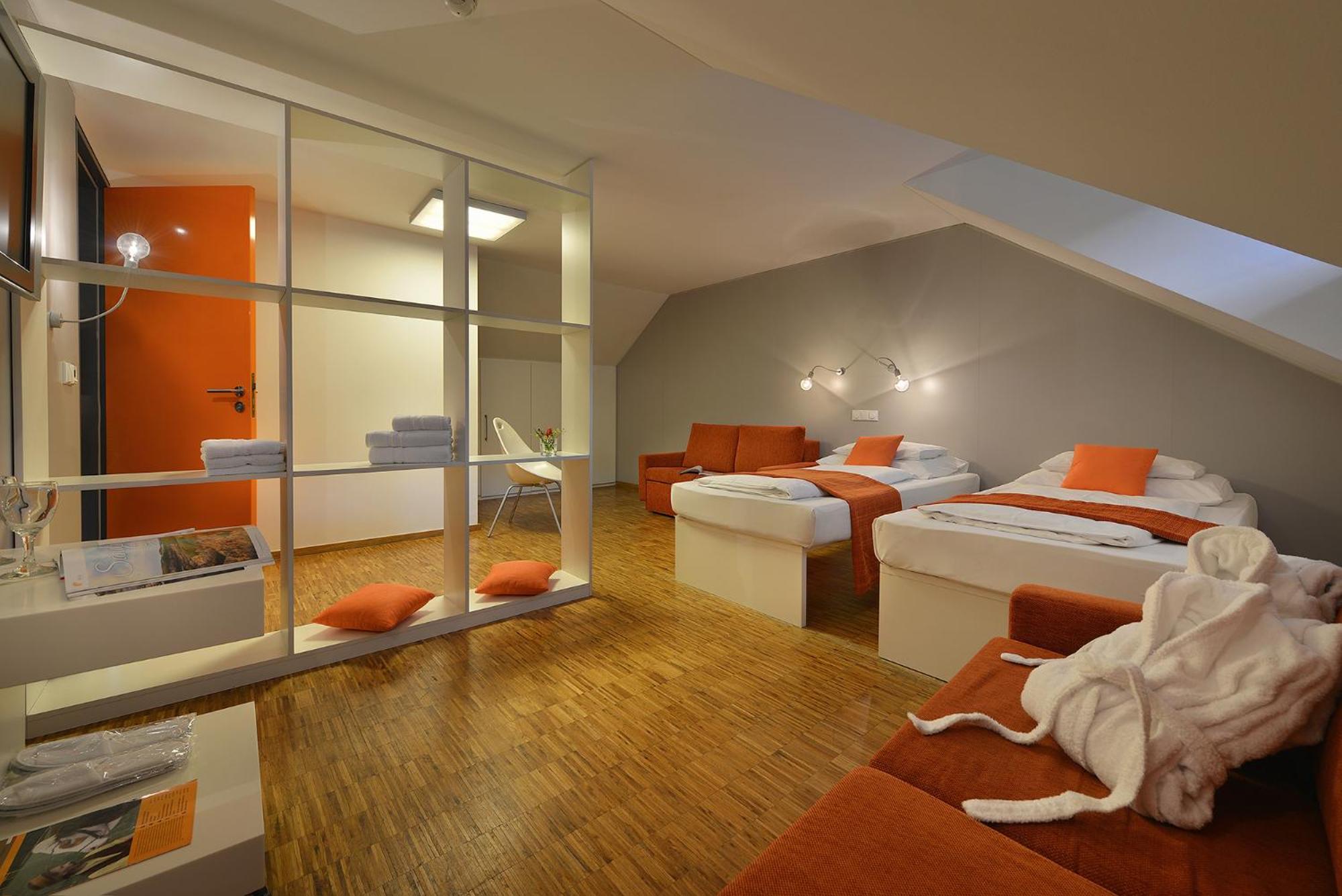 Deluxe Family Suite photo 1