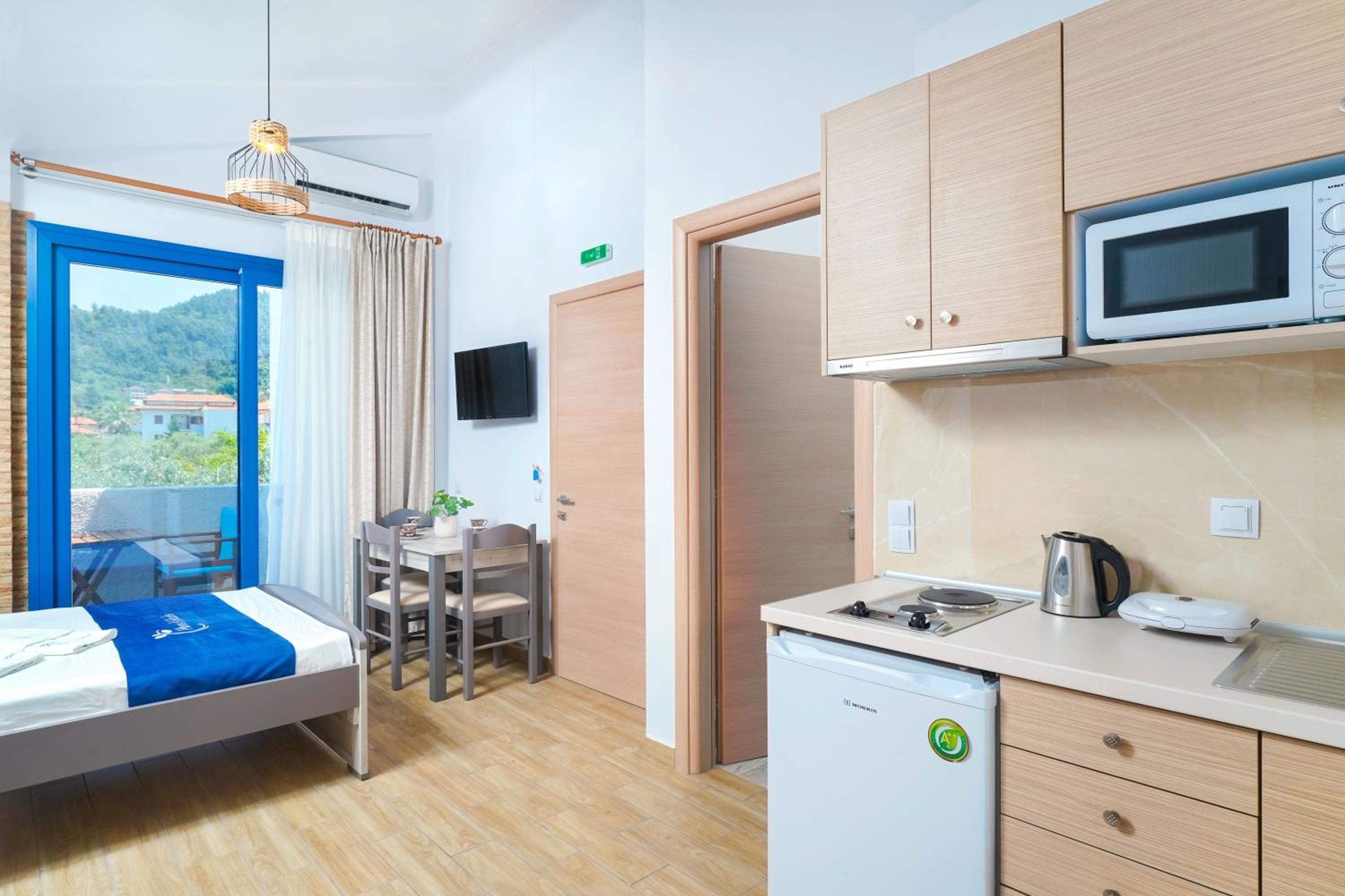 One-Bedroom Apartment - Photo 3