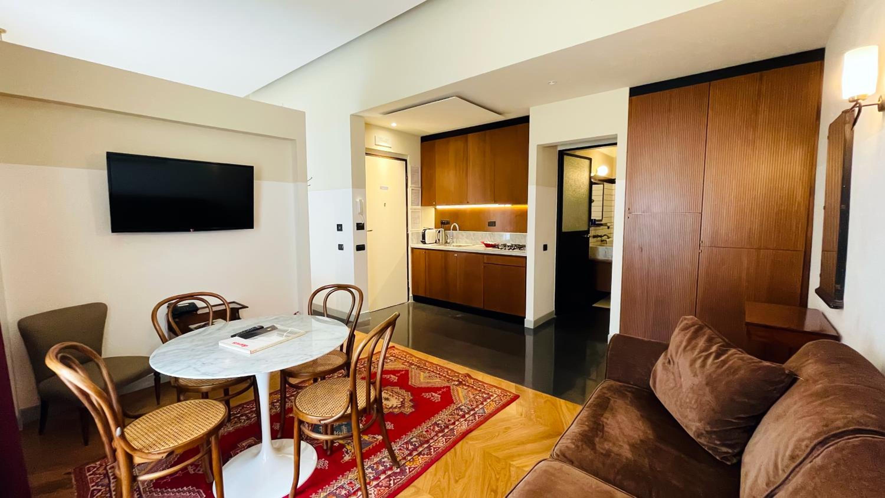 Apartment photo 1