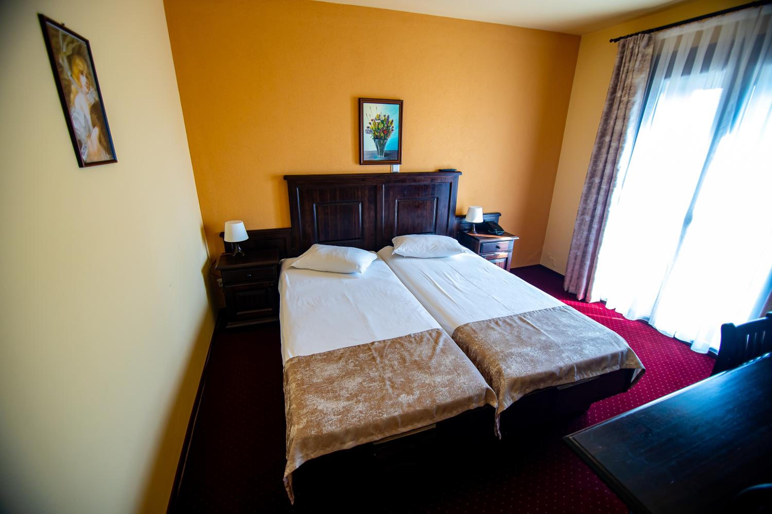 Twin Room - Photo 20