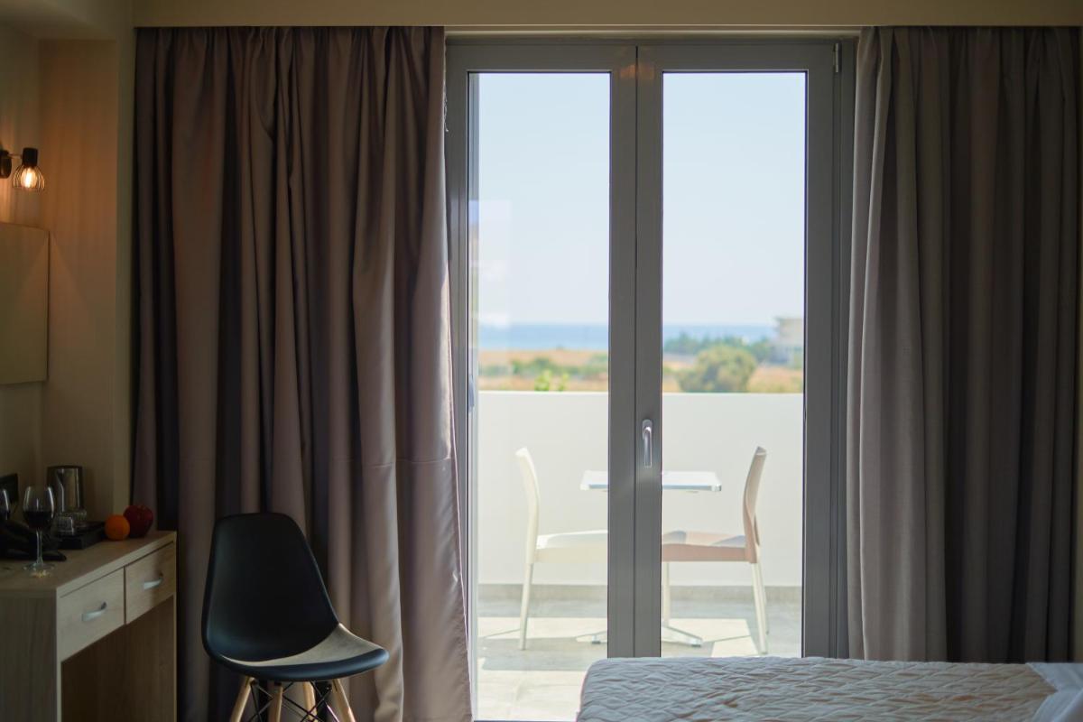 Double or Twin Room with Partial Sea View