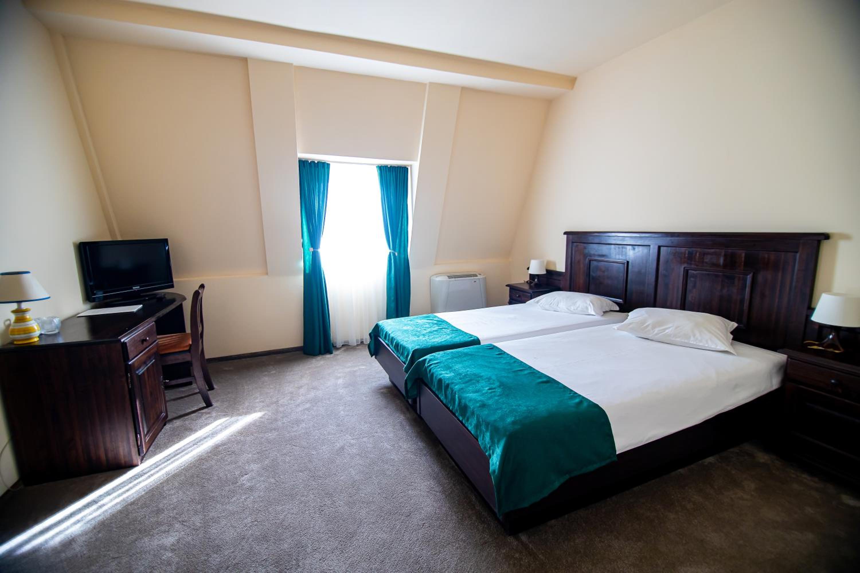 Twin Room - Photo 2