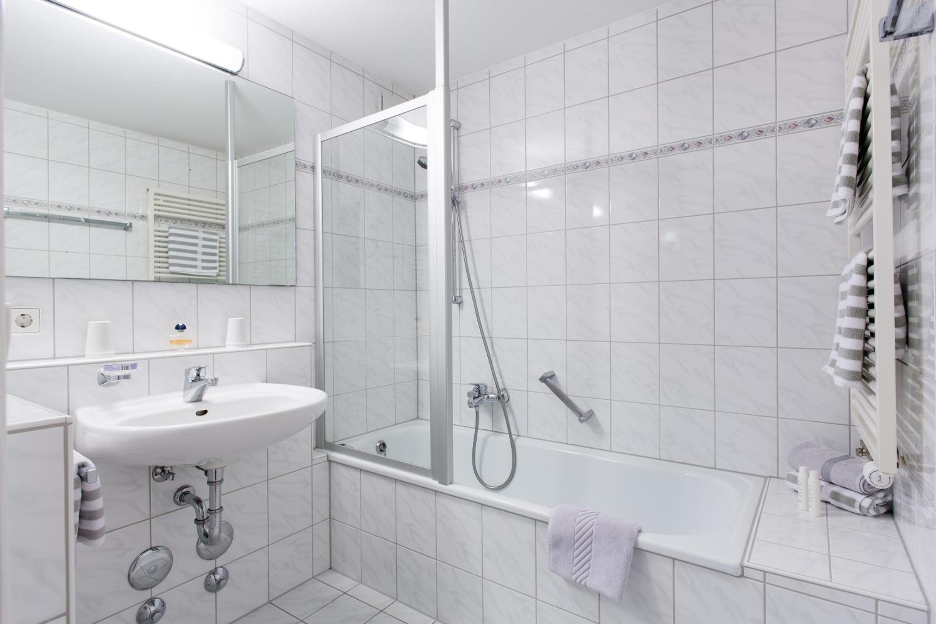Deluxe One-Bedroom Apartment with Balcony  photo 2
