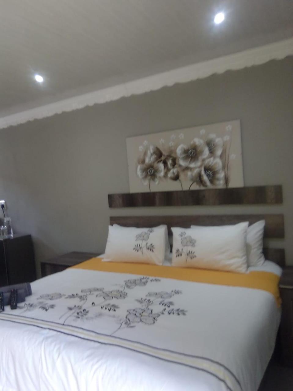 Double Room with Private Bathroom photo 1