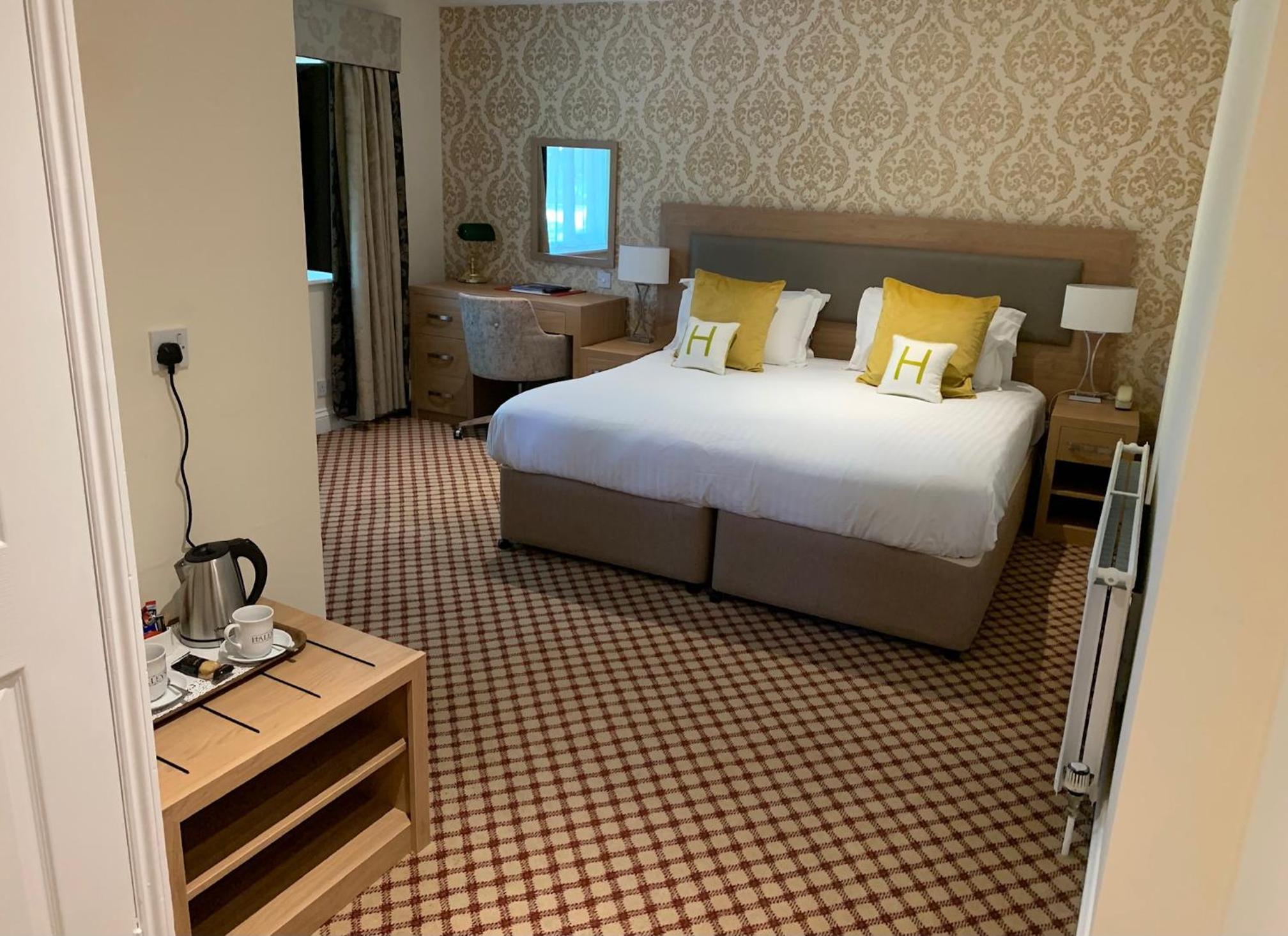 Large Double or Twin Room - Photo 10