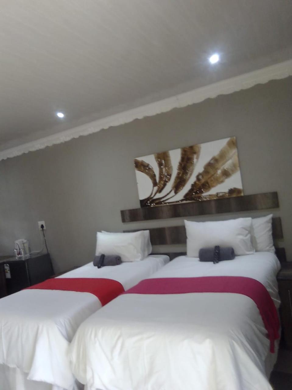 Twin Room with Private Bathroom photo 1