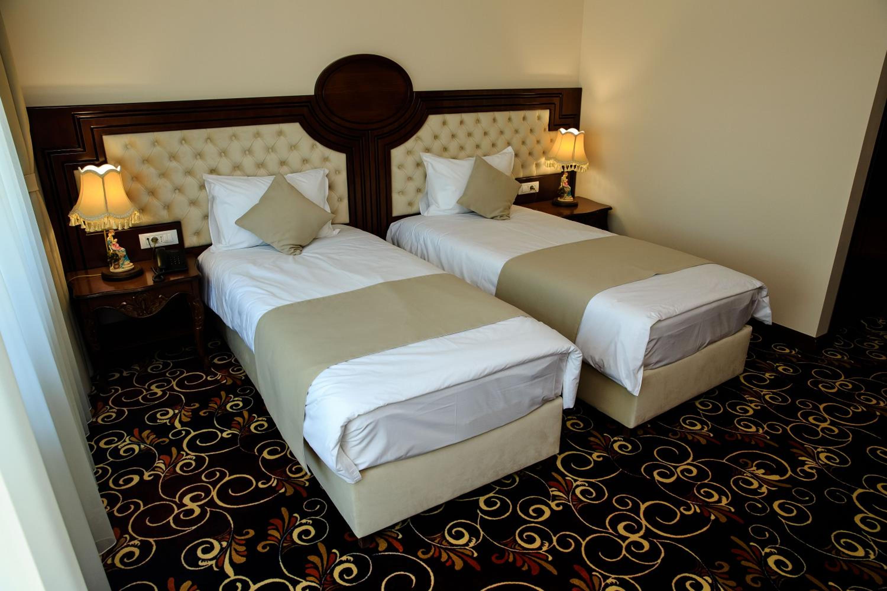 Twin Room - Photo 8