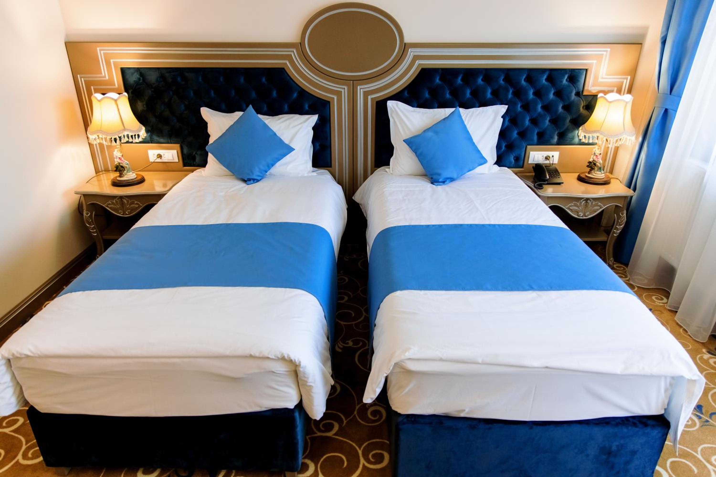 Twin Room - Photo 6