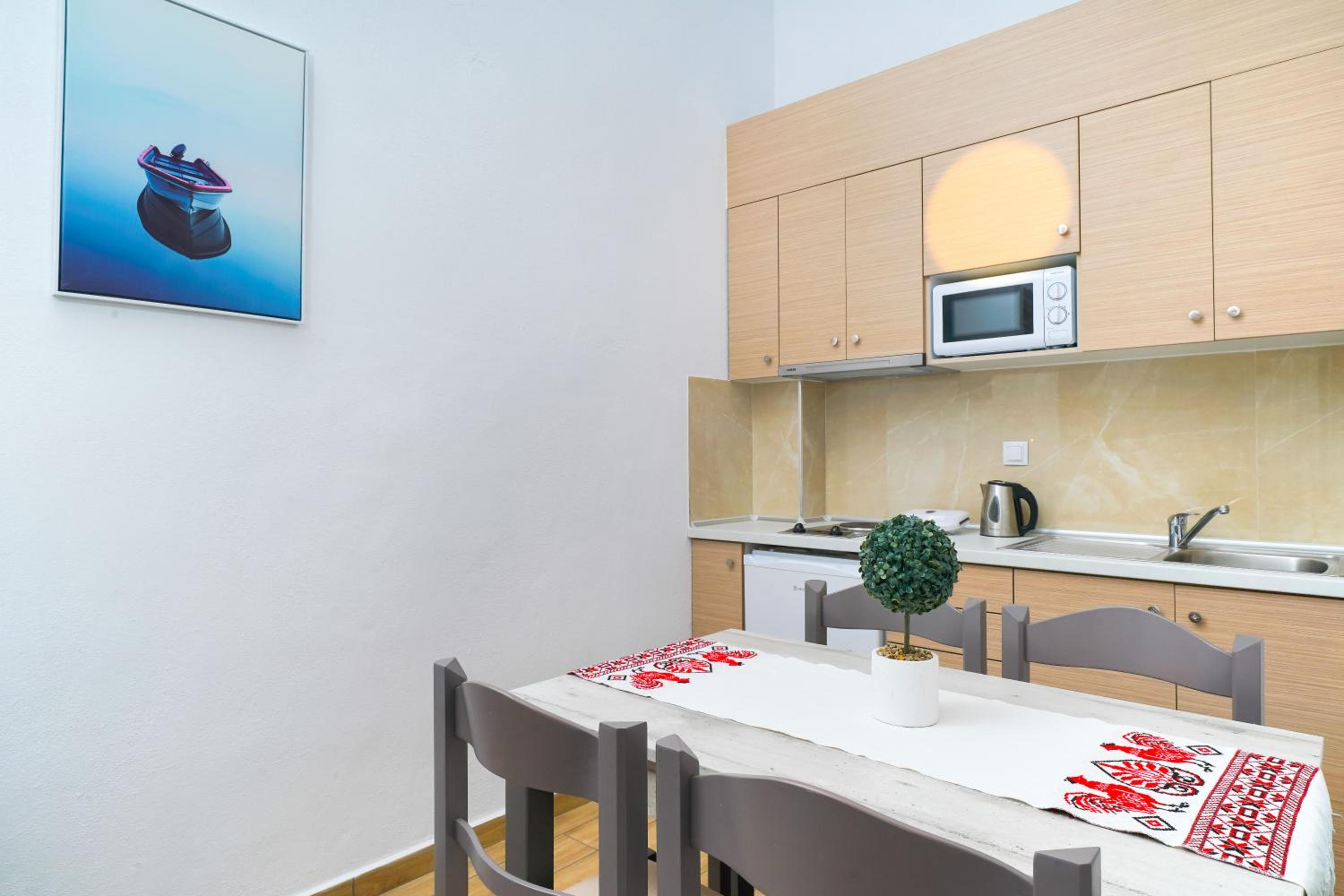 Studio Apartment - Photo 8