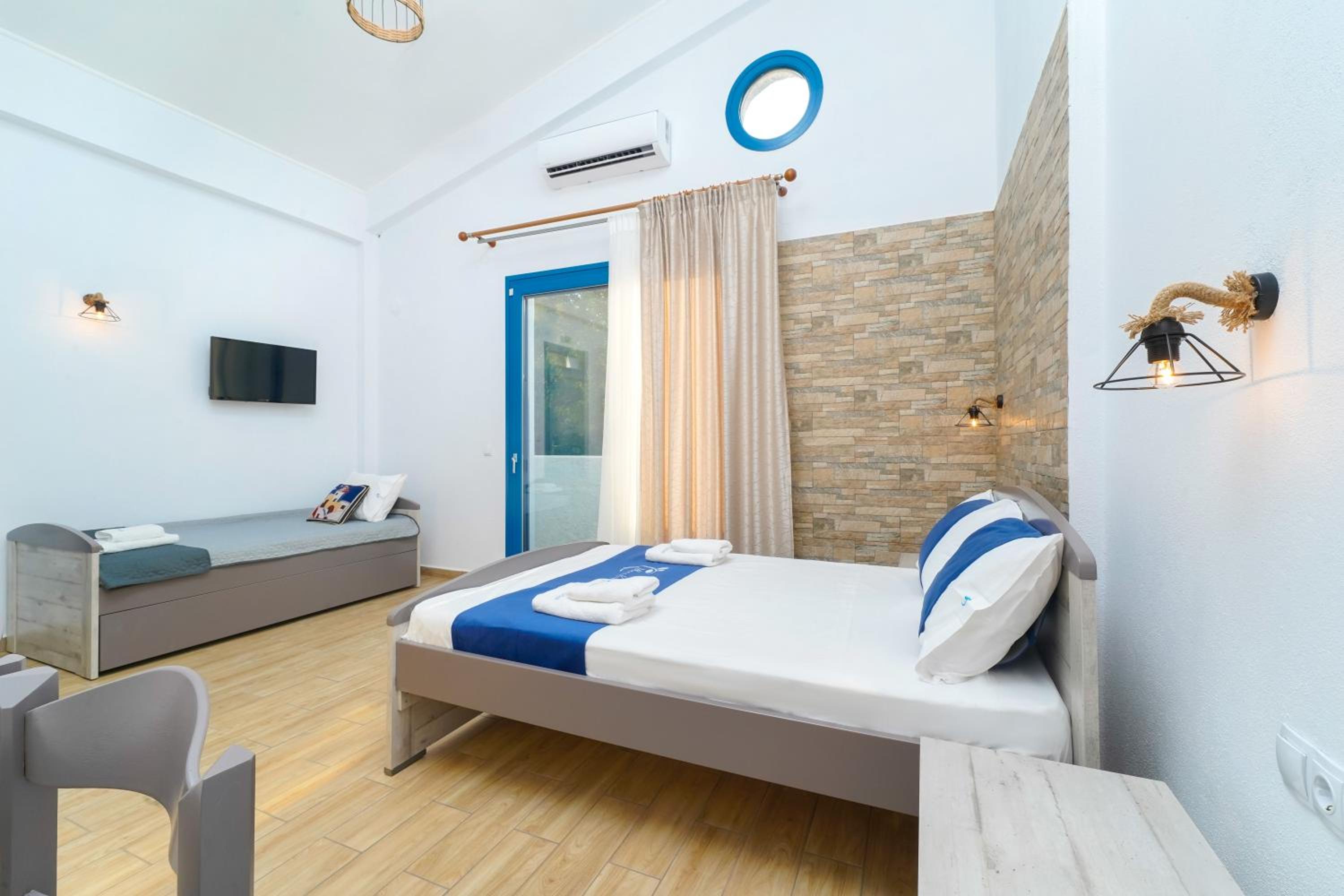 Studio Apartment - Photo 6