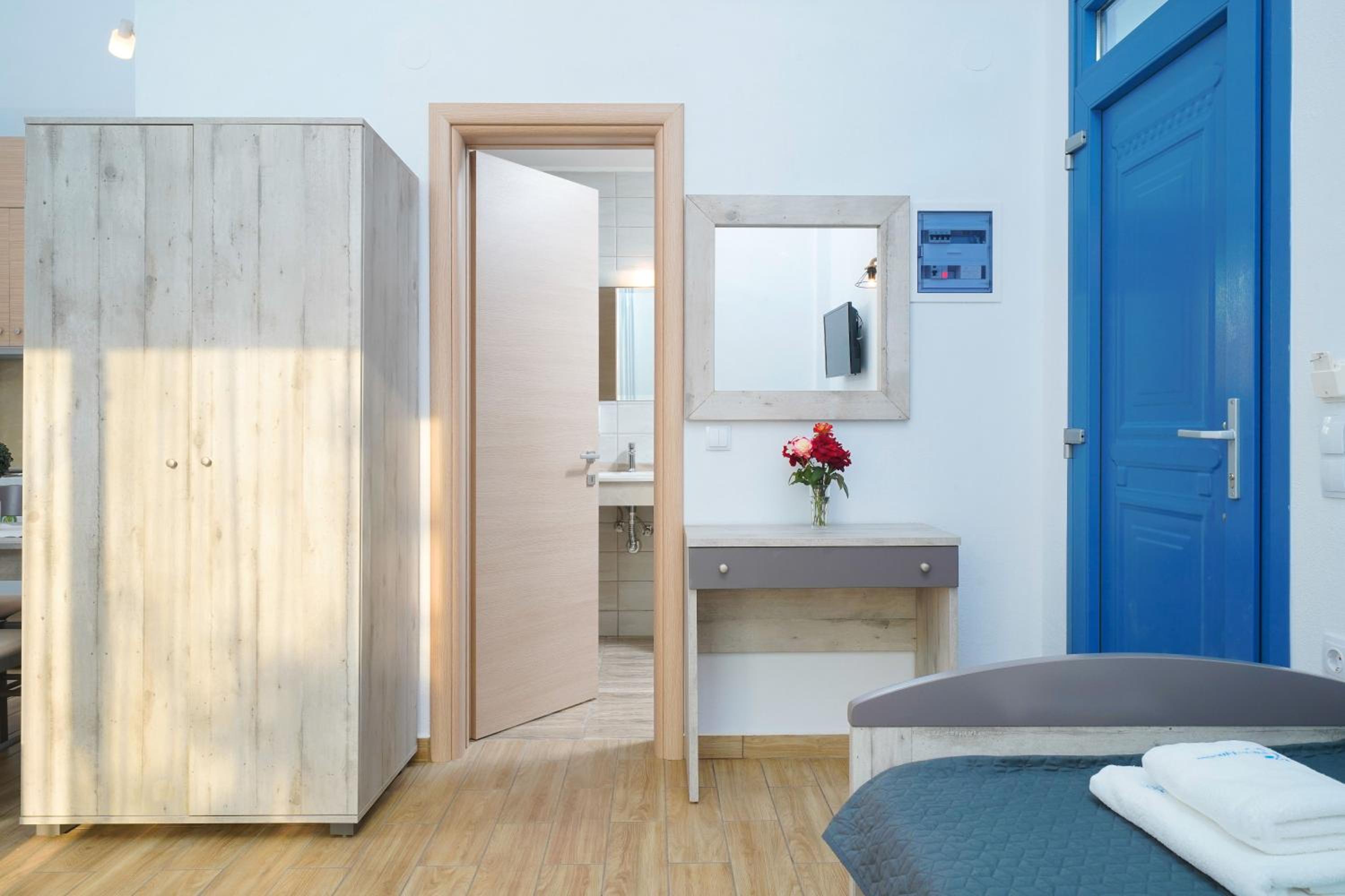 Studio Apartment - Photo 11